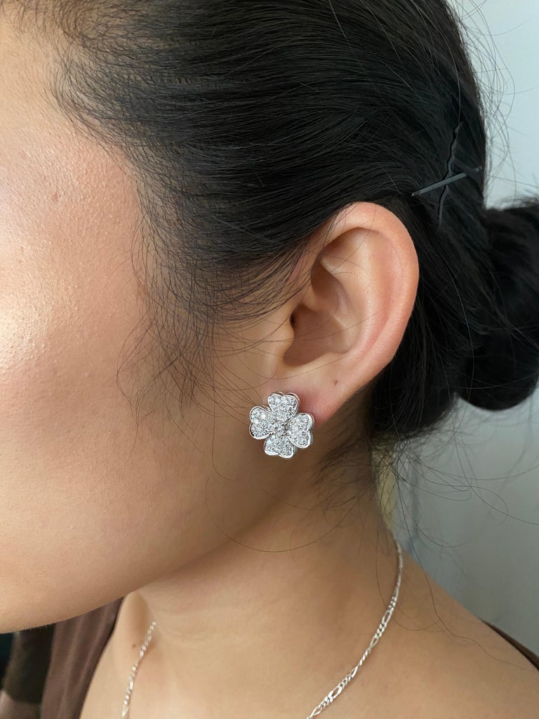 Round Cut Van Cleef & Arpels Cosmos Earrings in 18k White Gold & Diamonds, Small Model For Sale