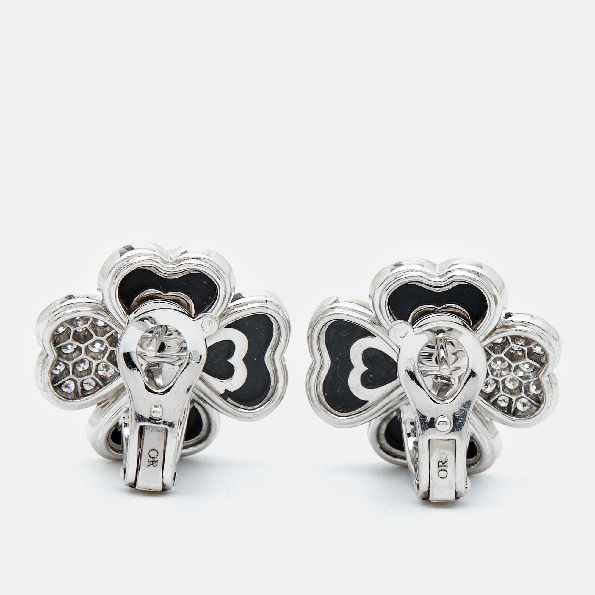 Van Cleef & Arpels Cosmos Onyx Diamonds 18k White Gold Medium Model Earrings In Good Condition In Dubai, Al Qouz 2