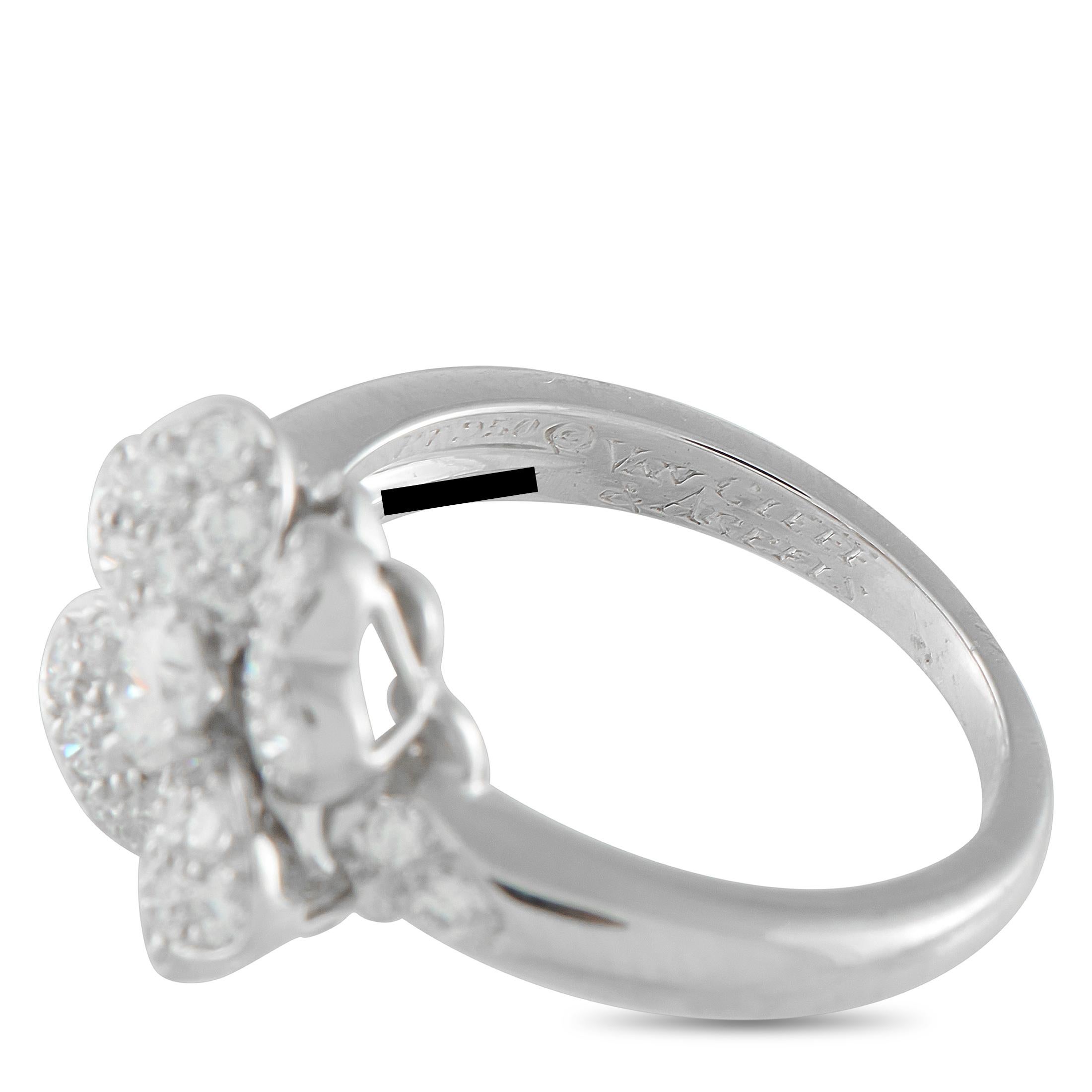 Van Cleef & Arpels Cosmos Platinum Diamond Ring #4907 en Excelente estado para la venta en Southampton, PA
