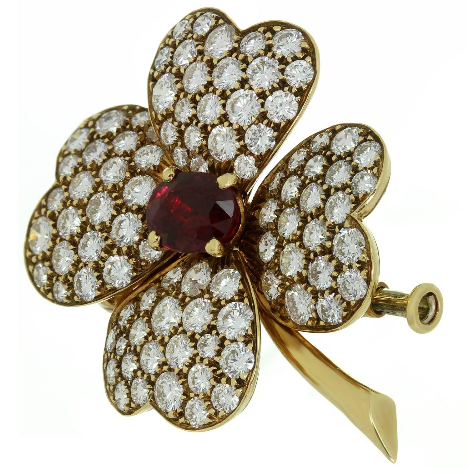 Van Cleef & Arpels Cosmos Ruby Diamond Yellow Gold Flower Pendant Brooch In Excellent Condition In New York, NY