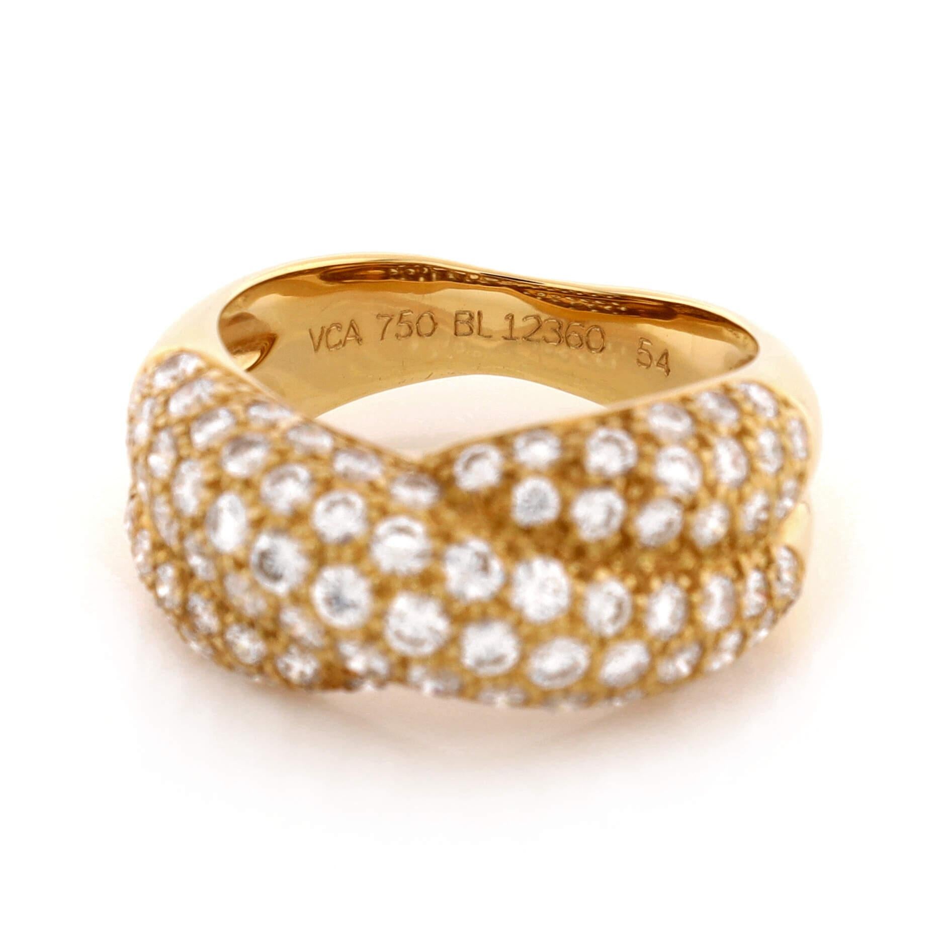 Van Cleef & Arpels Crossover Ring 18K Yellow Gold with Diamonds In Good Condition In New York, NY