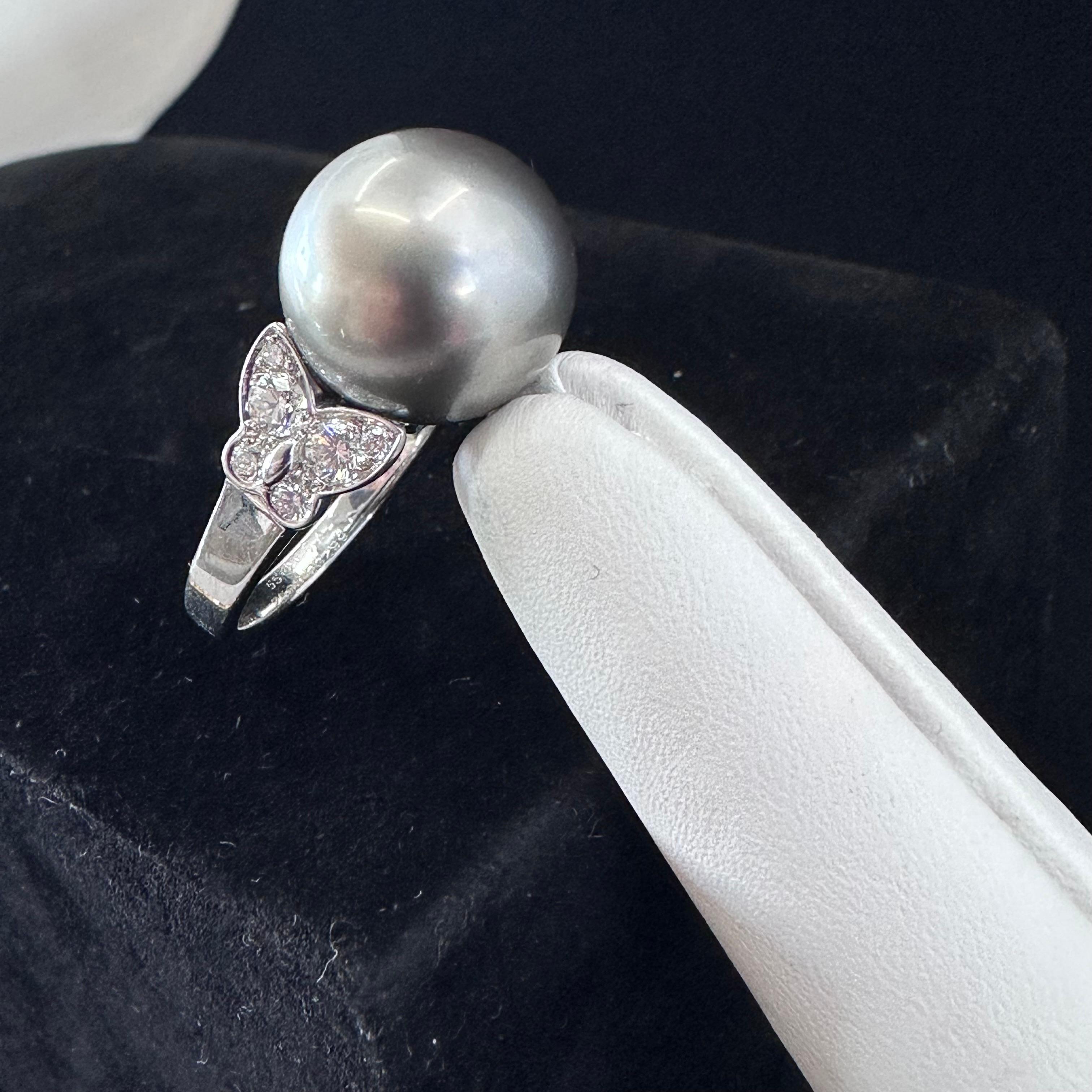 Women's or Men's Van Cleef & Arpels Cultured Pearl and Diamond Ring  For Sale