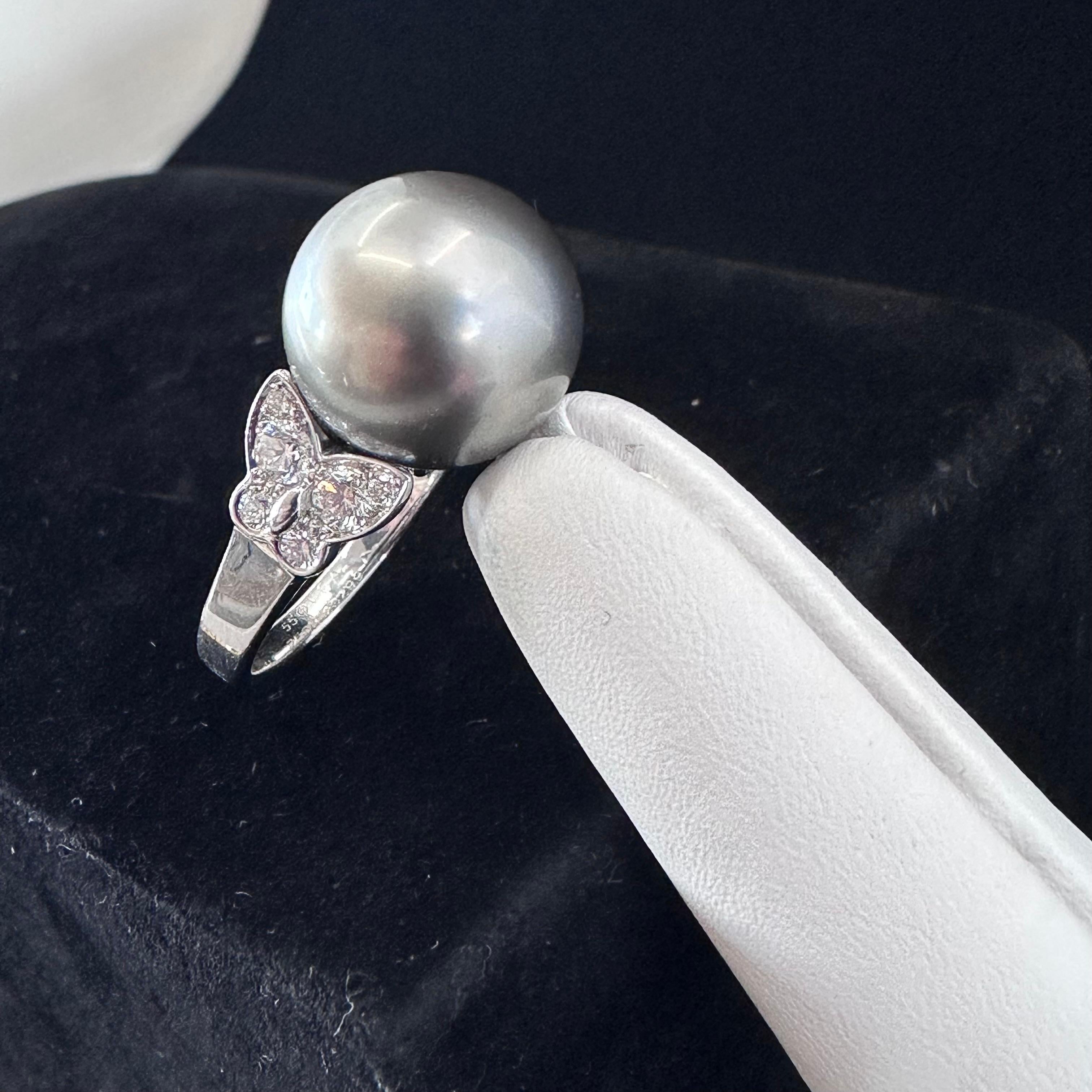 Van Cleef & Arpels Cultured Pearl and Diamond Ring  For Sale 1