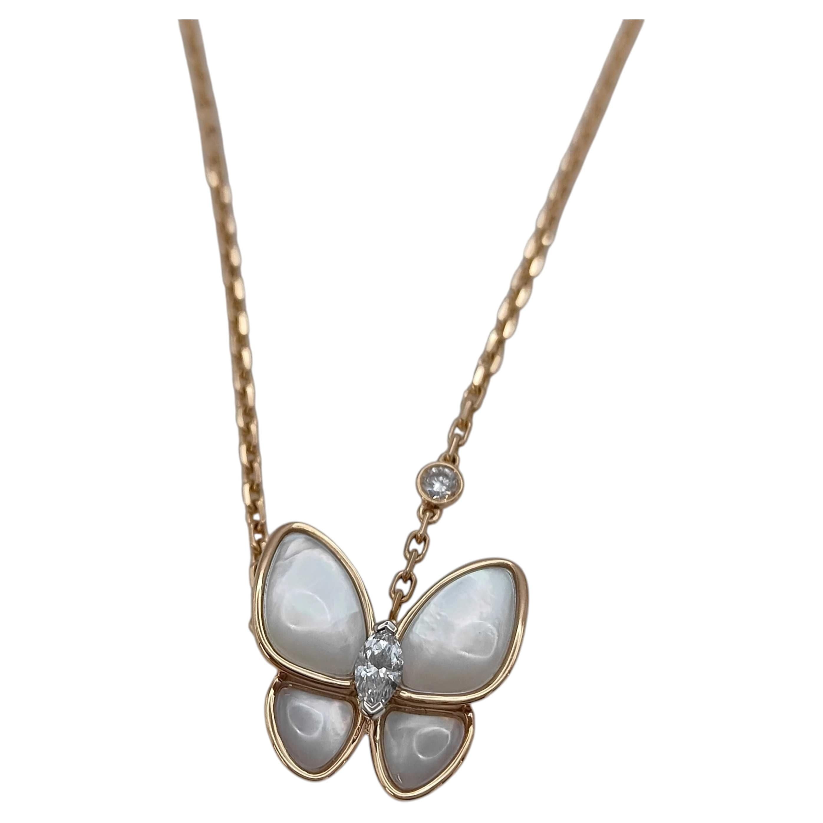 Collana "De Papillon" di Van Cleef & Arpels con farfalla in madreperla bianca e diamanti in vendita