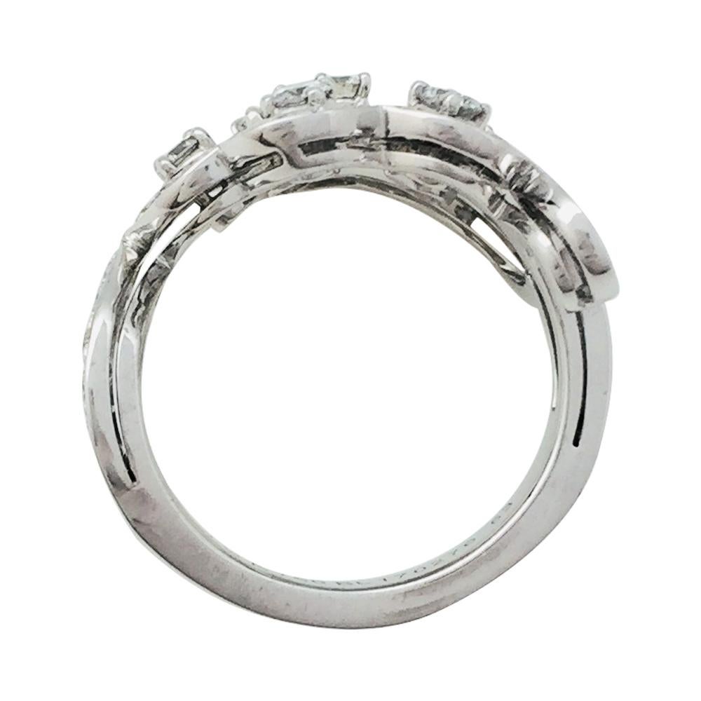 A 750/000 white gold Van Cleef & Arpels ring, 