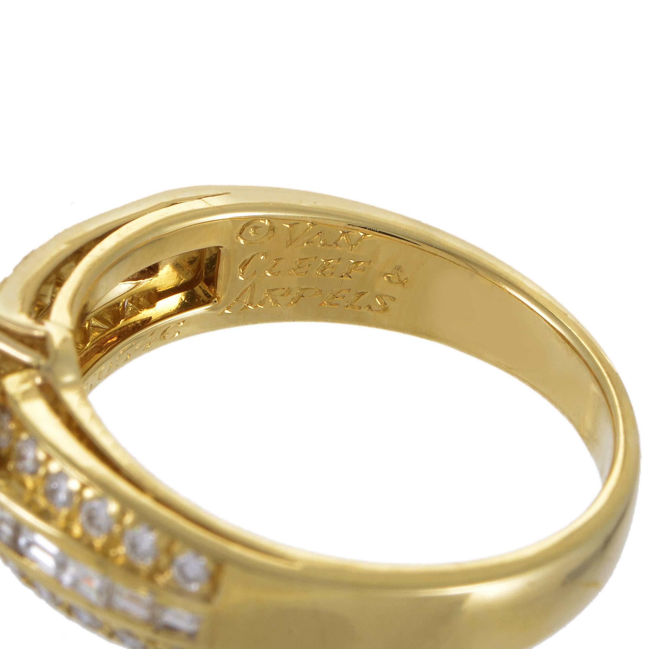 Van Cleef & Arpels Diamond 18 Karat Yellow Gold Flower Ring 1