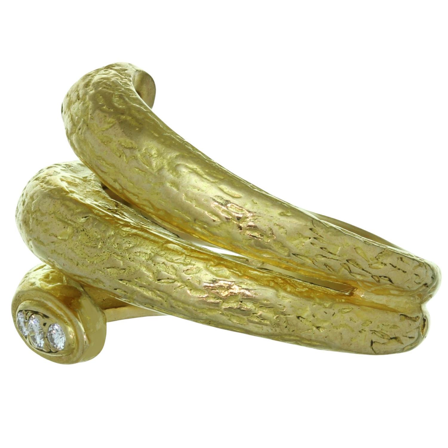 Van Cleef & Arpels Diamond 18k Texured Yellow Gold Serpent Ring 53 In Excellent Condition In New York, NY