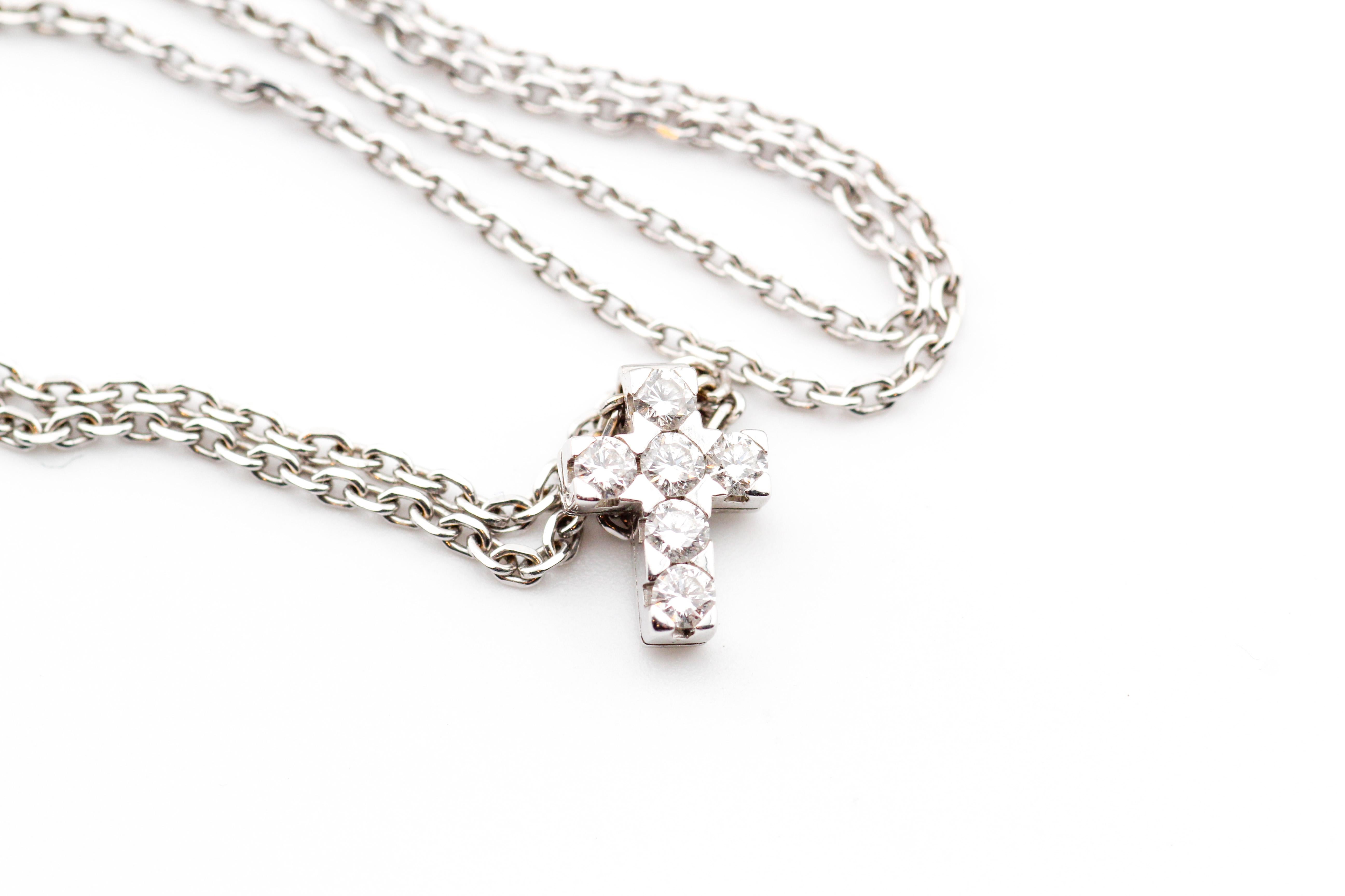 Brilliant Cut Van Cleef & Arpels Diamond 18K White Gold Cross Pendant Necklace For Sale