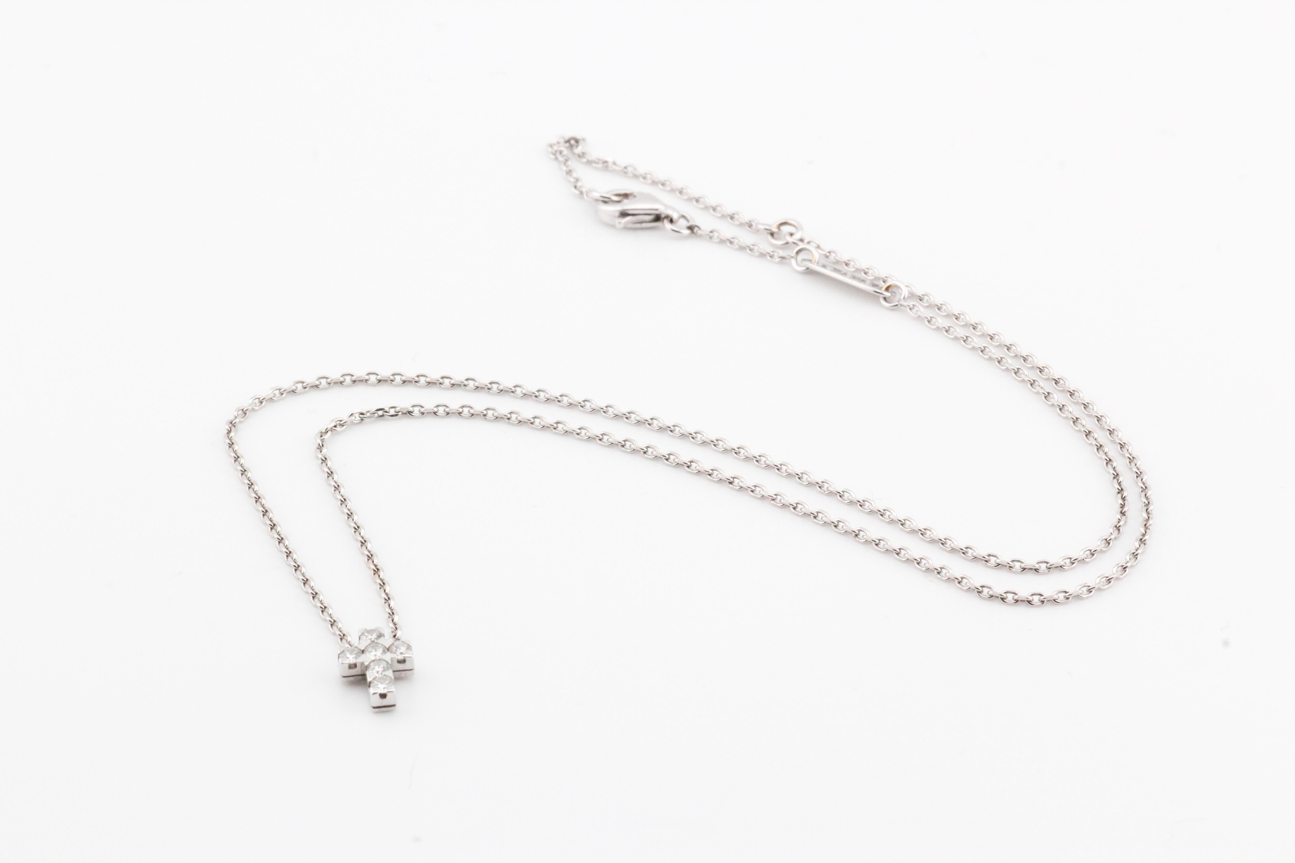 Van Cleef & Arpels, collier pendentif croix en or blanc 18 carats et diamants en vente 1