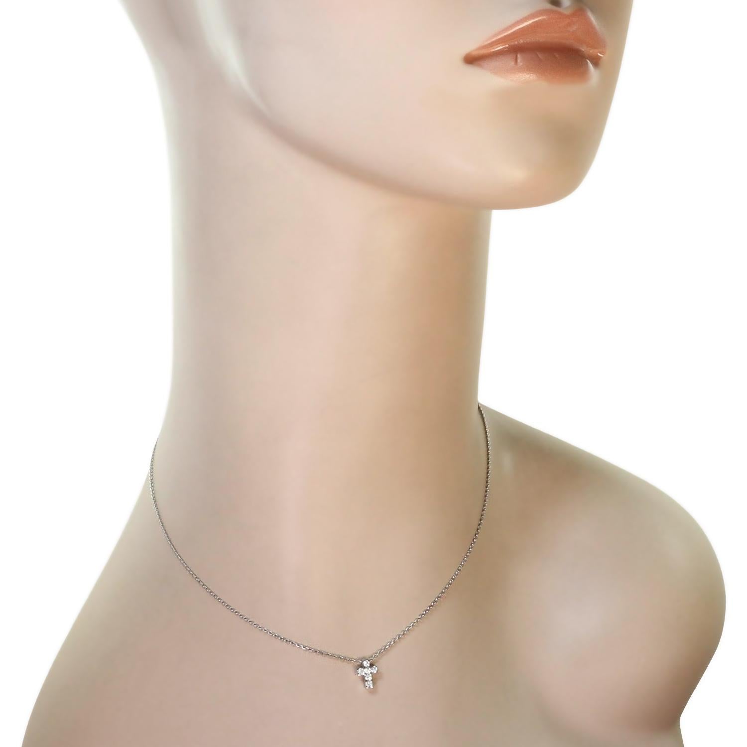 VAN CLEEF & ARPELS Diamant-Mini-Kreuz-Halskette aus 18 Karat Weißgold (Brillantschliff)