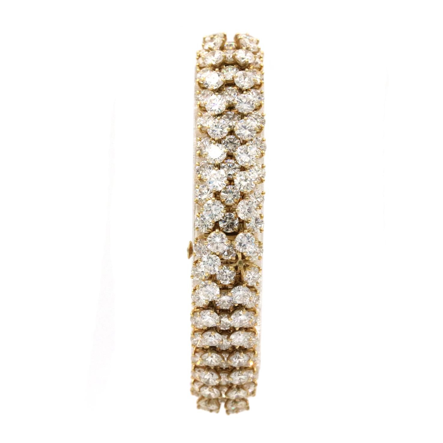 Taille ronde Van Cleef & Arpels  Bracelet en or jaune 18 carats avec diamants en forme de chevalet en vente