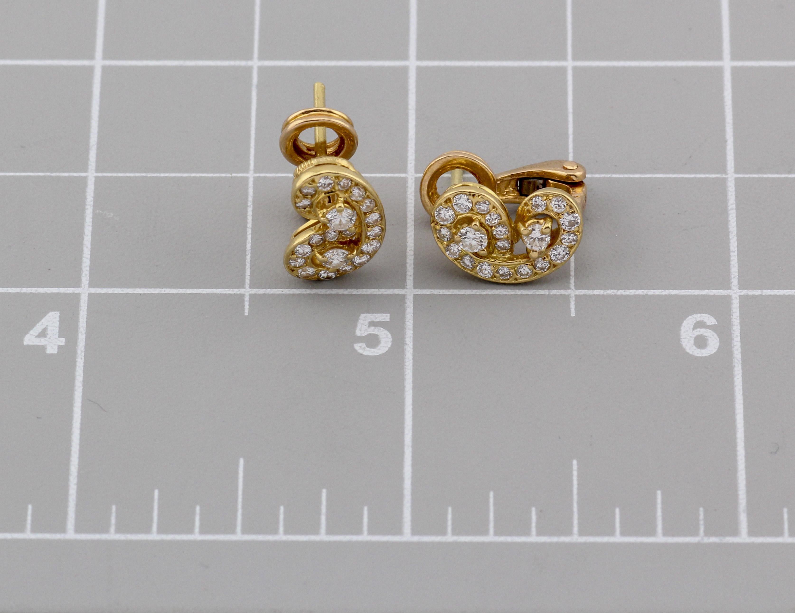 Les boucles d'oreilles papillon en or jaune 18 carats et diamants de Van Cleef & Arpels sont une incarnation fascinante de l'élégance et de la délicatesse artisanale. Créées par la maison Van Cleef & Arpels, ces boucles d'oreilles exquises mettent