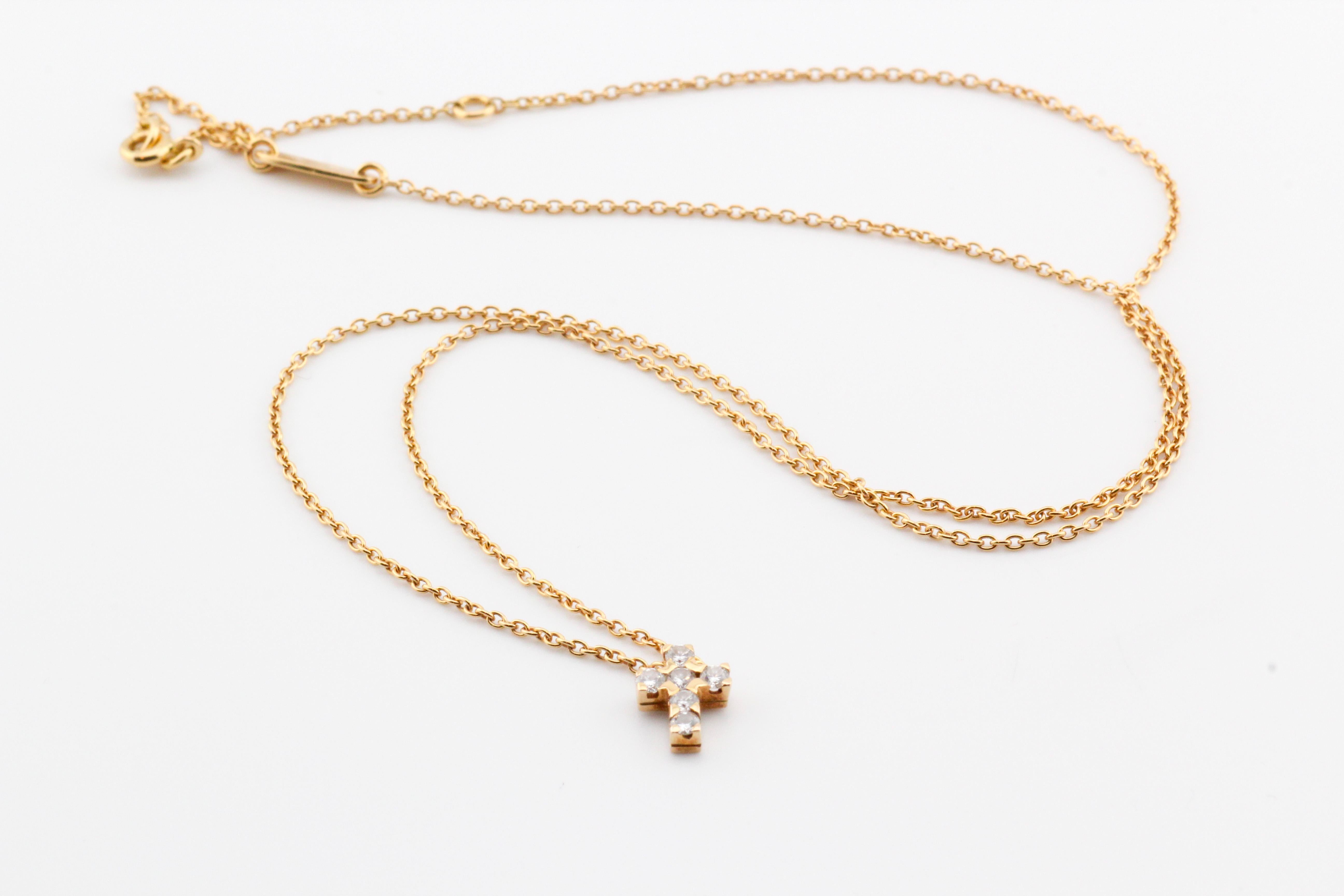 Van Cleef & Arpels Diamond 18K Yellow Gold Cross Pendant Necklace For Sale 1