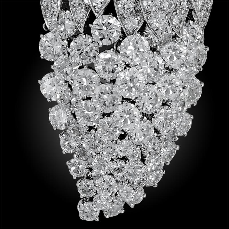 Round Cut Van Cleef & Arpels Diamond Platinum Acorn Motif Brooch For Sale