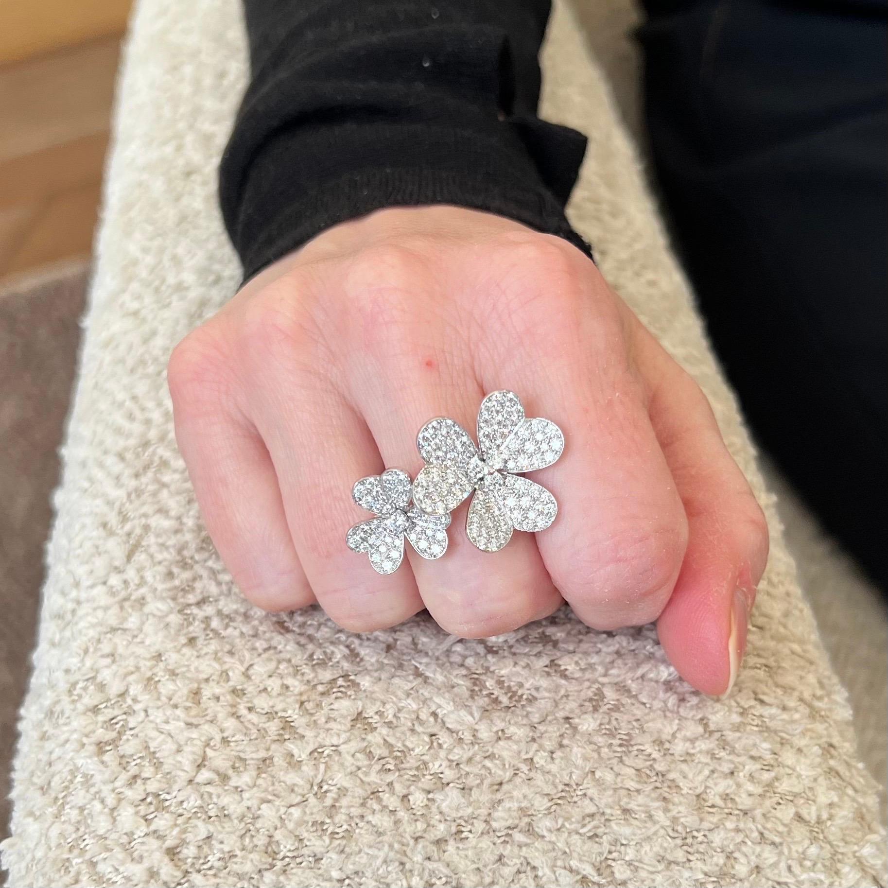Van Cleef & Arpels Diamond and 18 Karat White Gold Frivole Ring For Sale 5