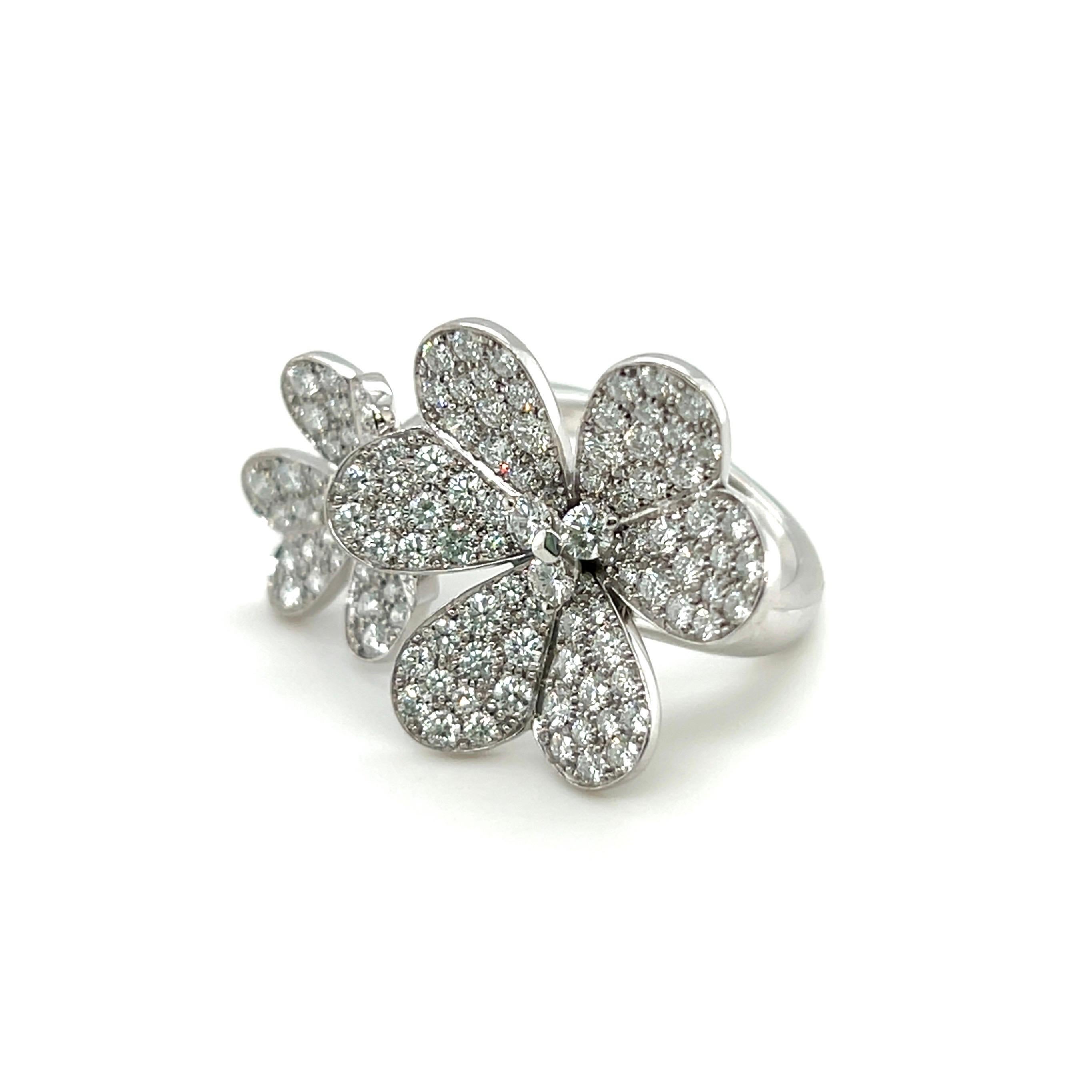 Van Cleef & Arpels Diamond and 18 Karat White Gold Frivole Ring In Good Condition For Sale In Zurich, CH