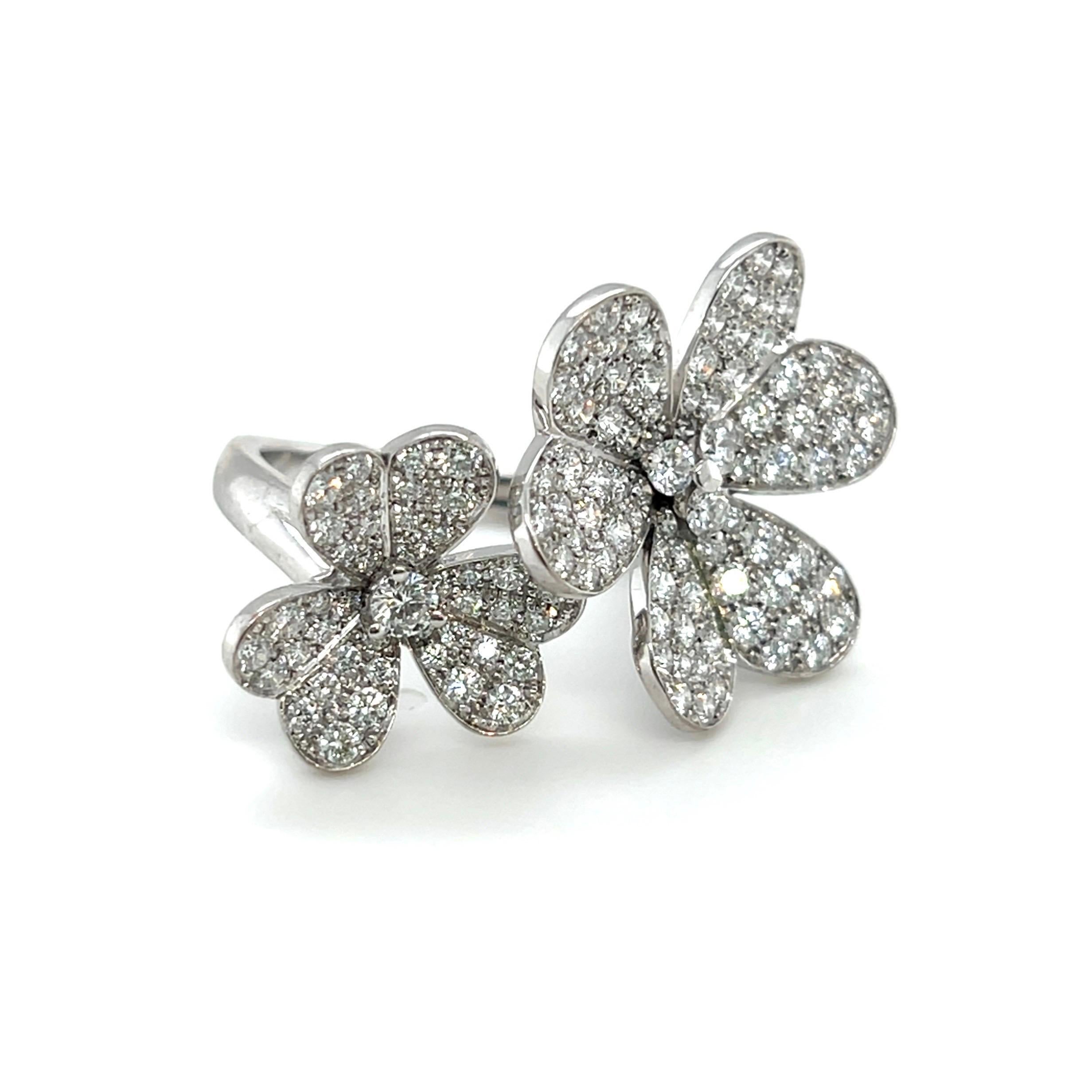 Women's or Men's Van Cleef & Arpels Diamond and 18 Karat White Gold Frivole Ring For Sale