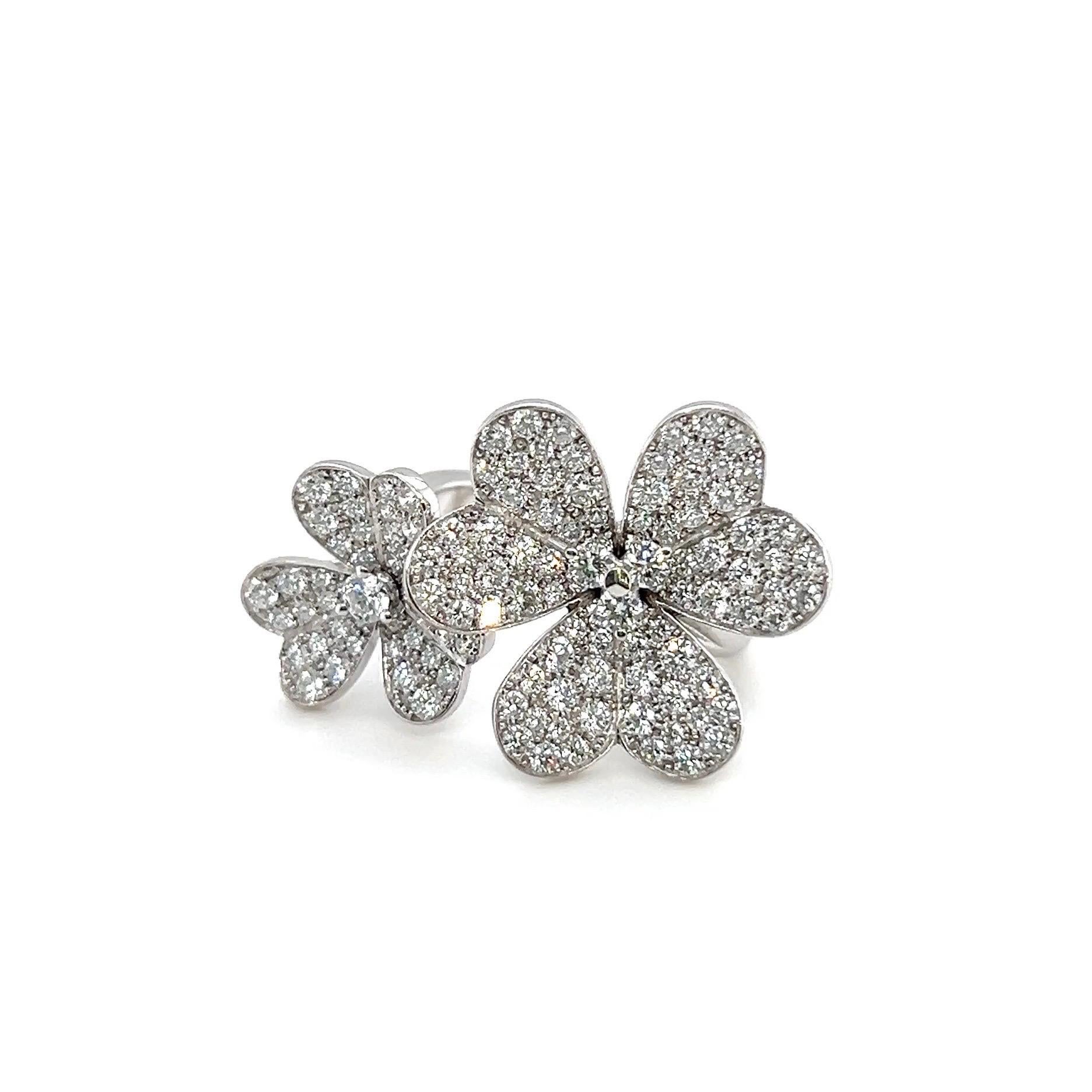 Van Cleef & Arpels Diamond and 18 Karat White Gold Frivole Ring For Sale 2