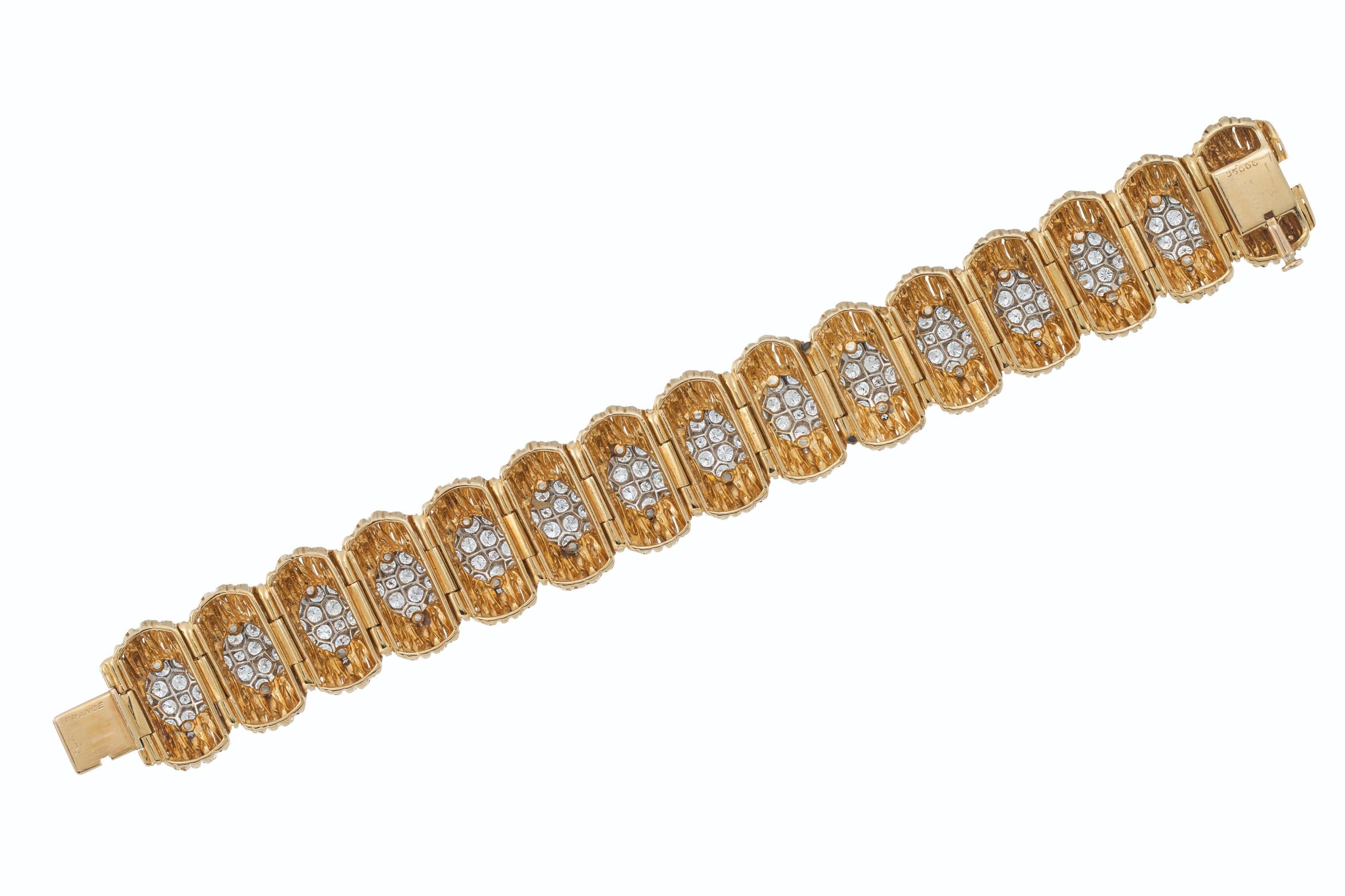 Round Cut Van Cleef & Arpels Diamond and 18k Gold Bracelet