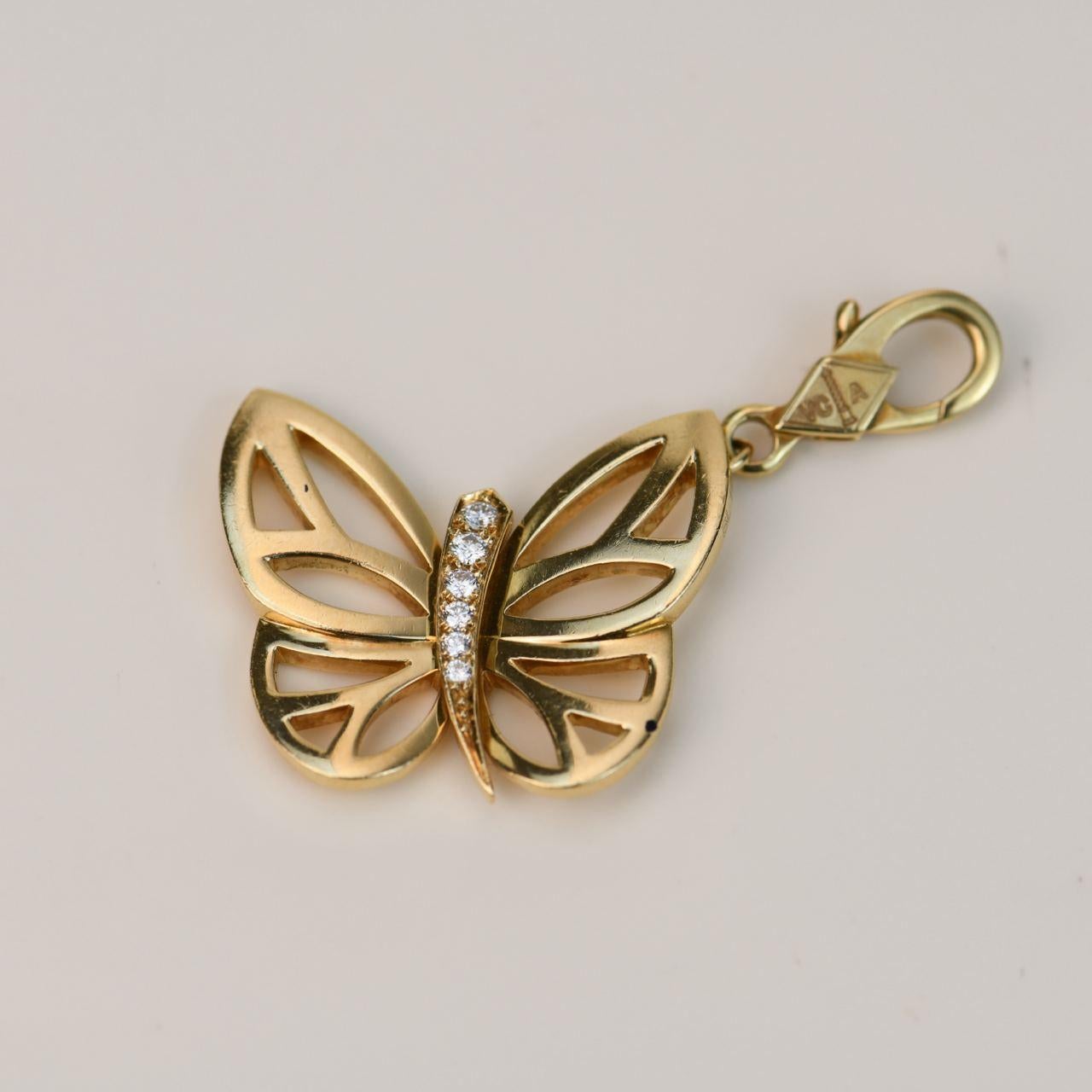 Brilliant Cut Van Cleef & Arpels Diamond and 18k Yellow Gold Butterfly Pendant For Sale