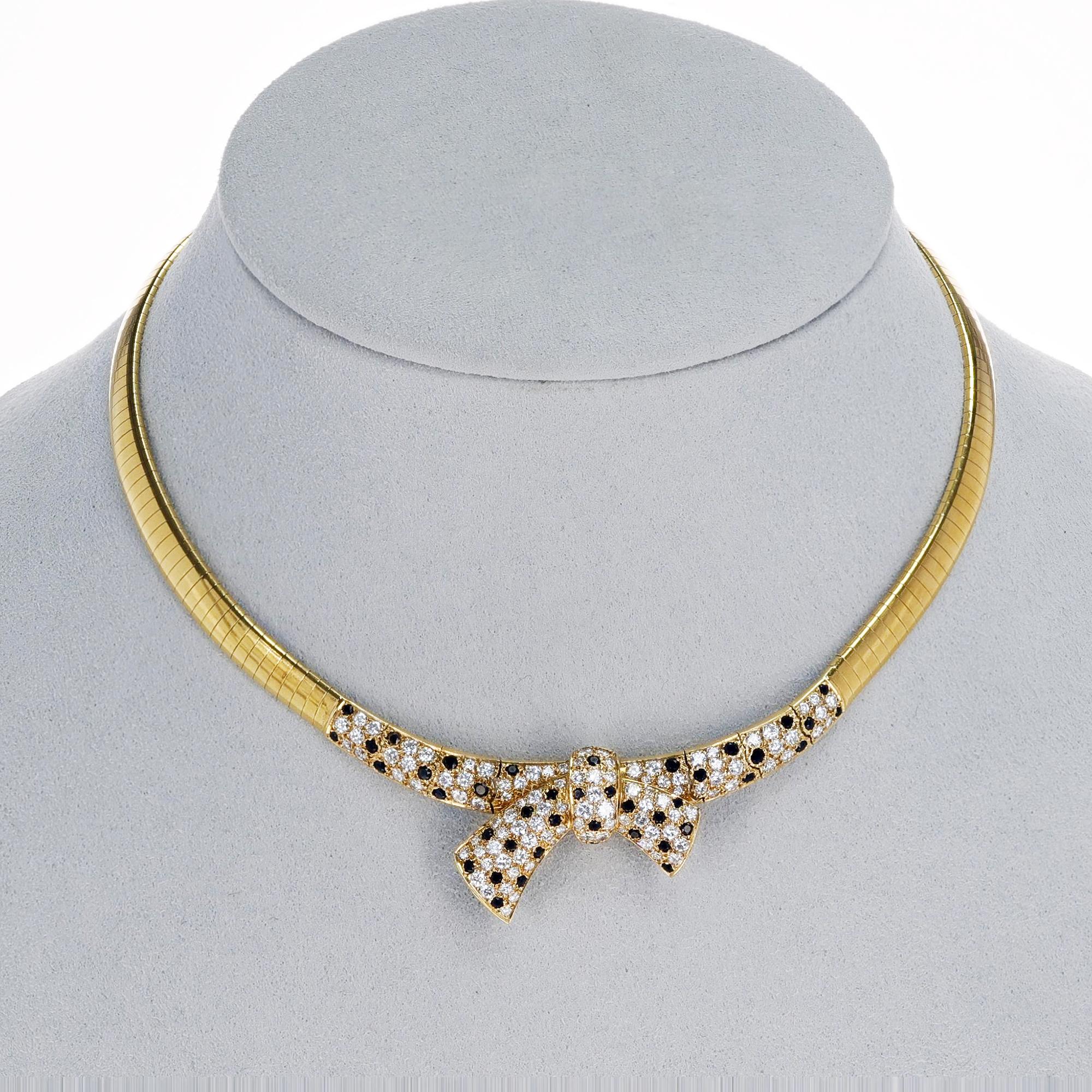 Van Cleef & Arpels Parure collier et boucles d'oreilles avec nœud en diamant et onyx noir  Excellent état - En vente à New York, NY