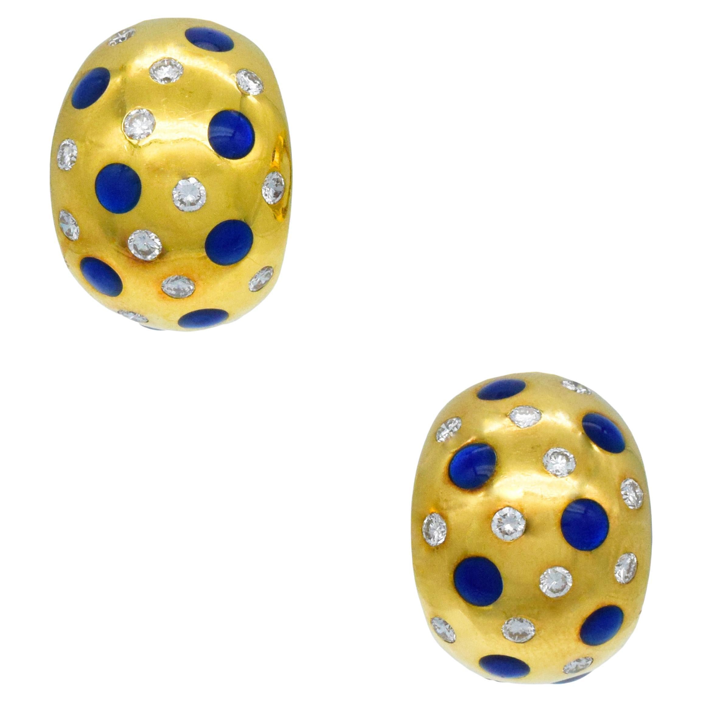 Van Cleef 
Arpels: fermaglio per orecchio con diamanti e smalto blu