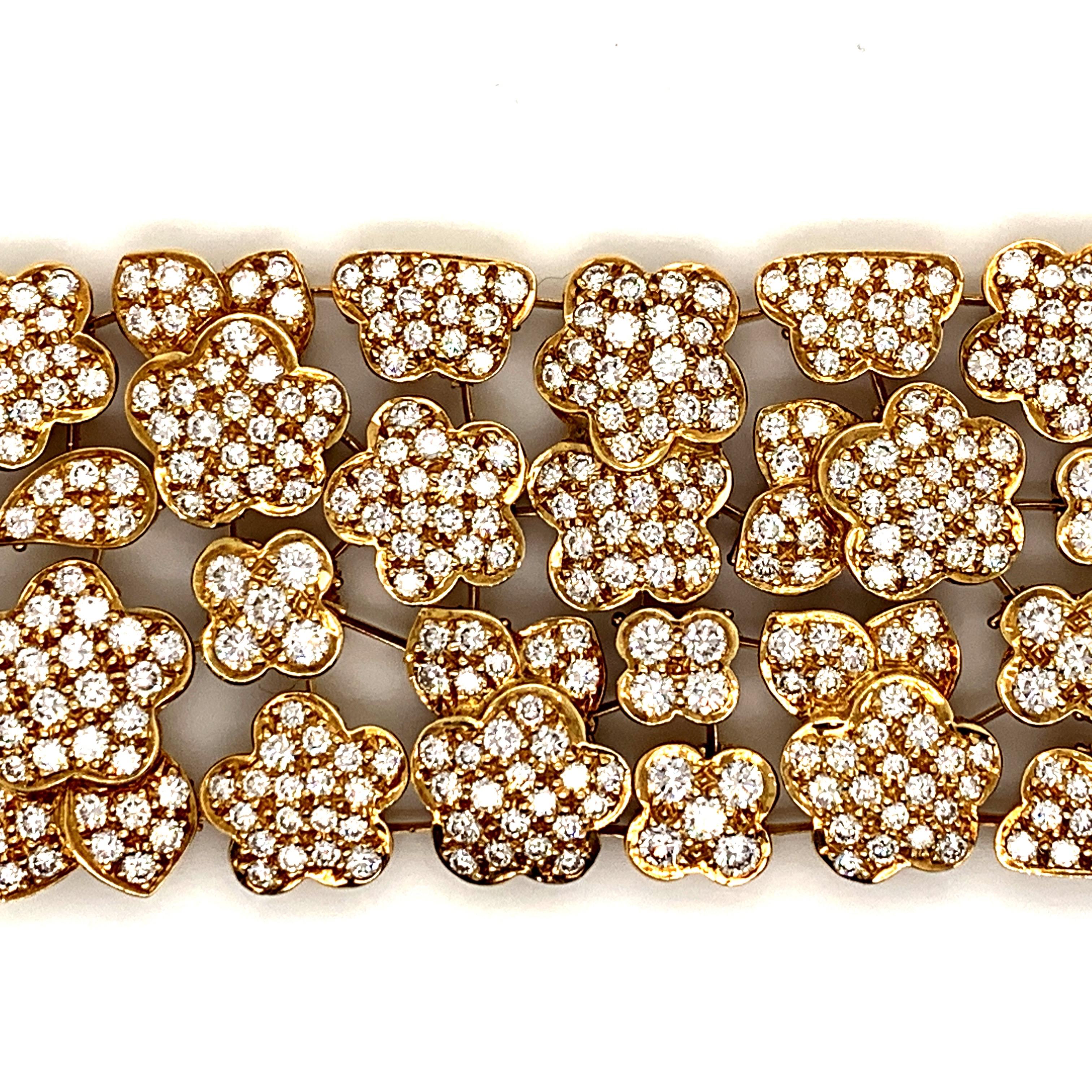 Van Cleef & Arpels 18k Gold Diamond 'Melusine' Bracelet In Excellent Condition In New York, NY