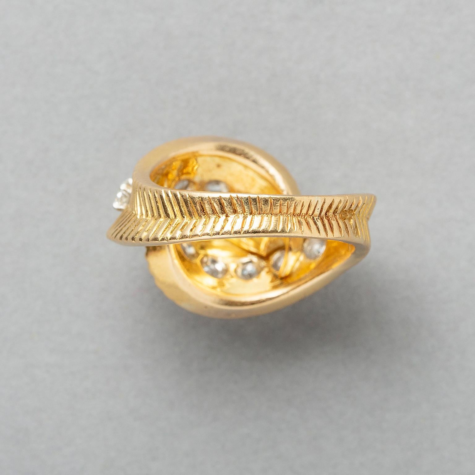 Taille brillant Van Cleef & Arpels Diamond and Gold Ring en vente