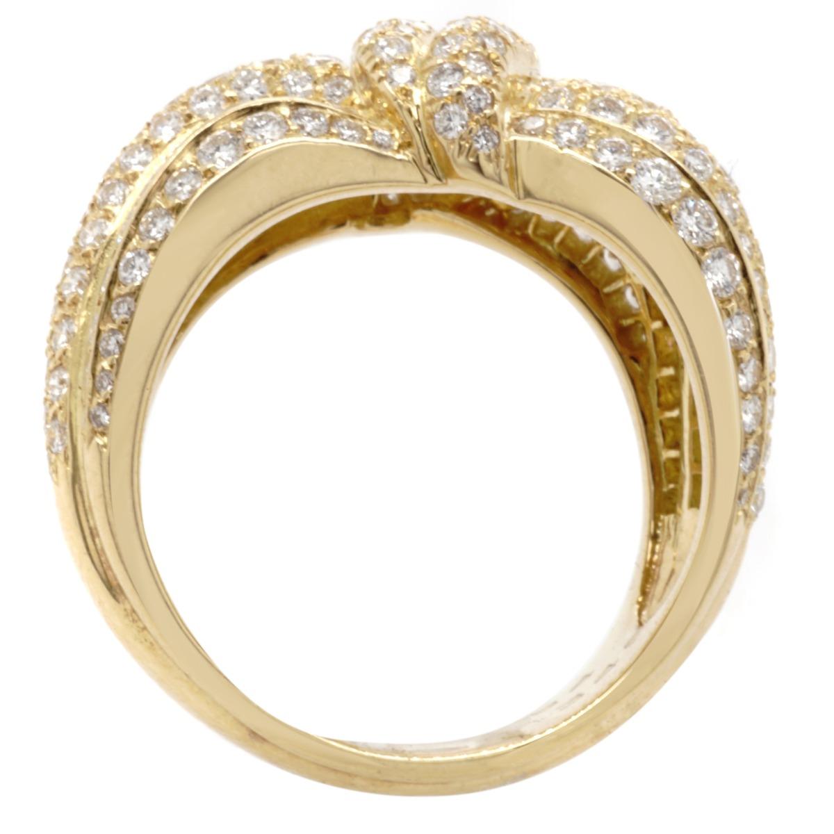 Van Cleef & Arpels Diamond and Gold Ring In Excellent Condition For Sale In New York, NY