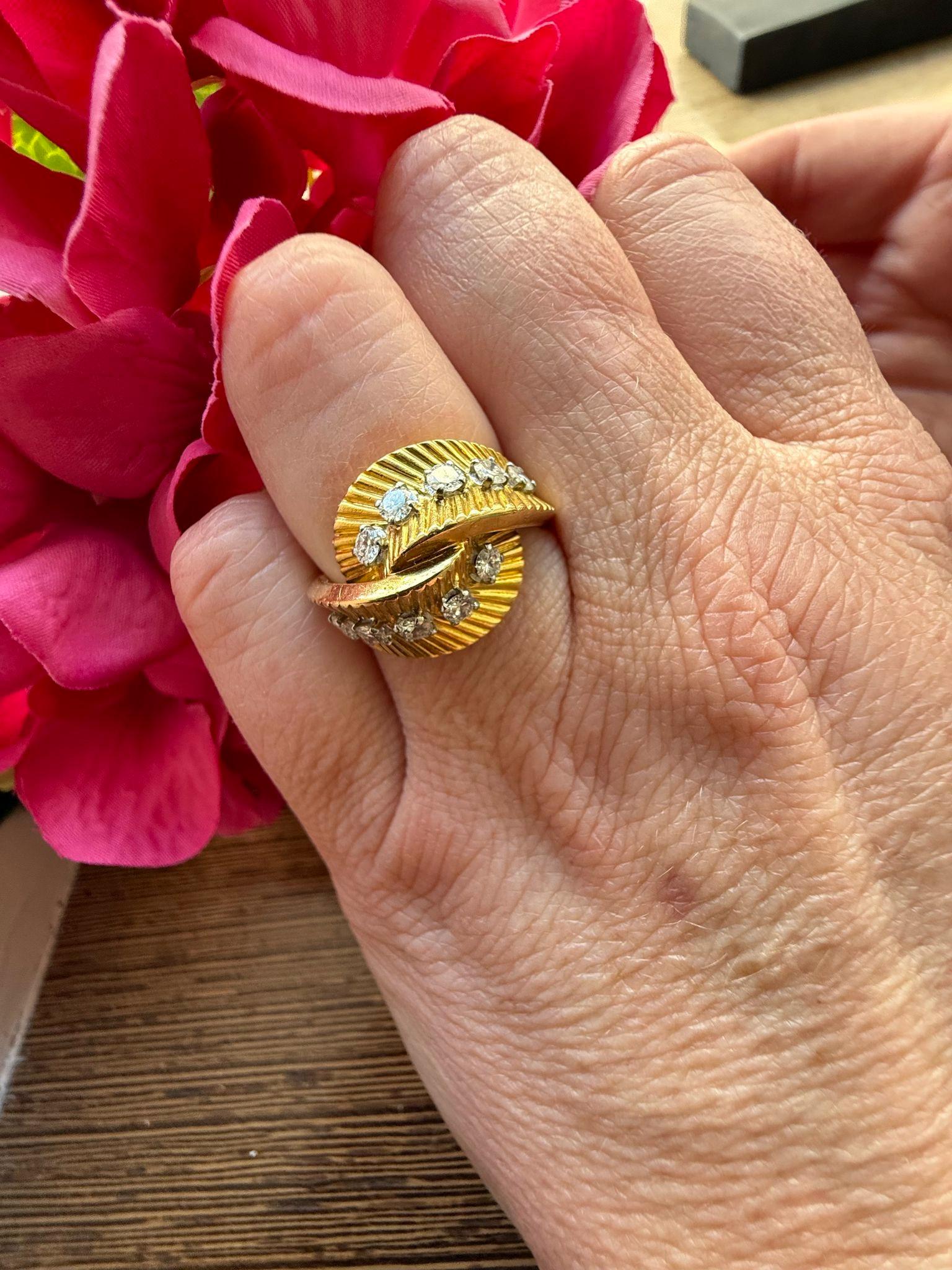 Van Cleef & Arpels Diamond and Gold Ring en vente 2