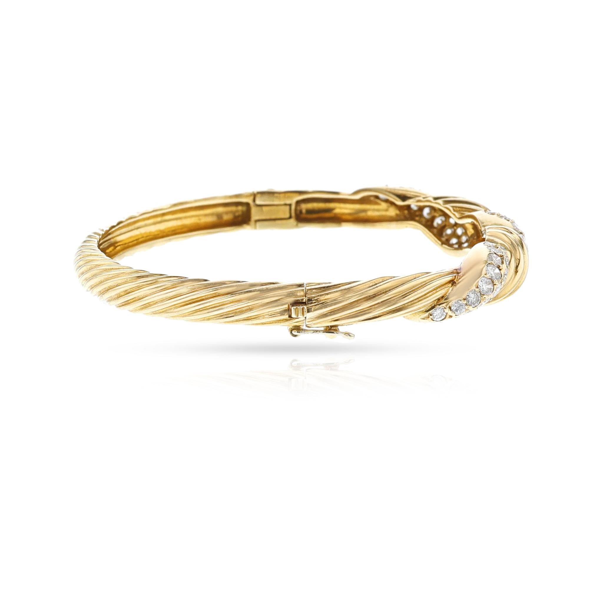 Women's or Men's Van Cleef & Arpels Diamond and Gold Twisted Bangle, 18k For Sale