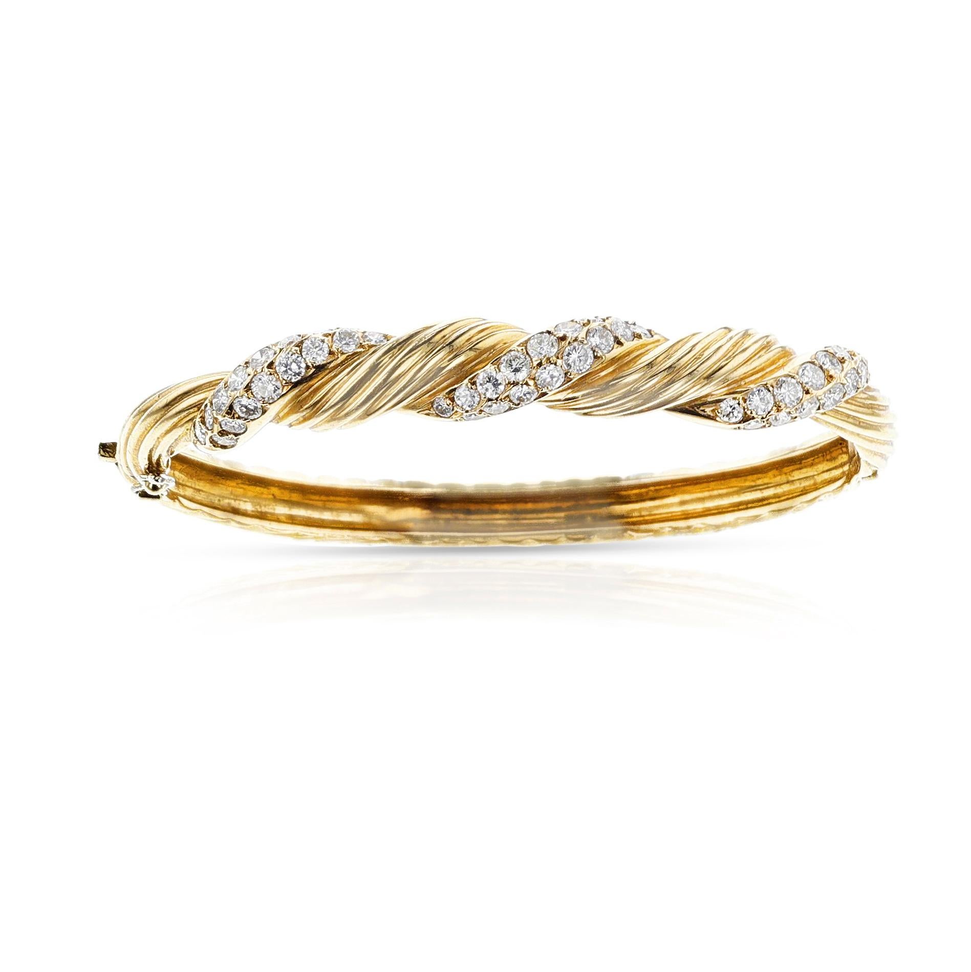 Van Cleef & Arpels Diamond and Gold Twisted Bangle, 18k For Sale 2