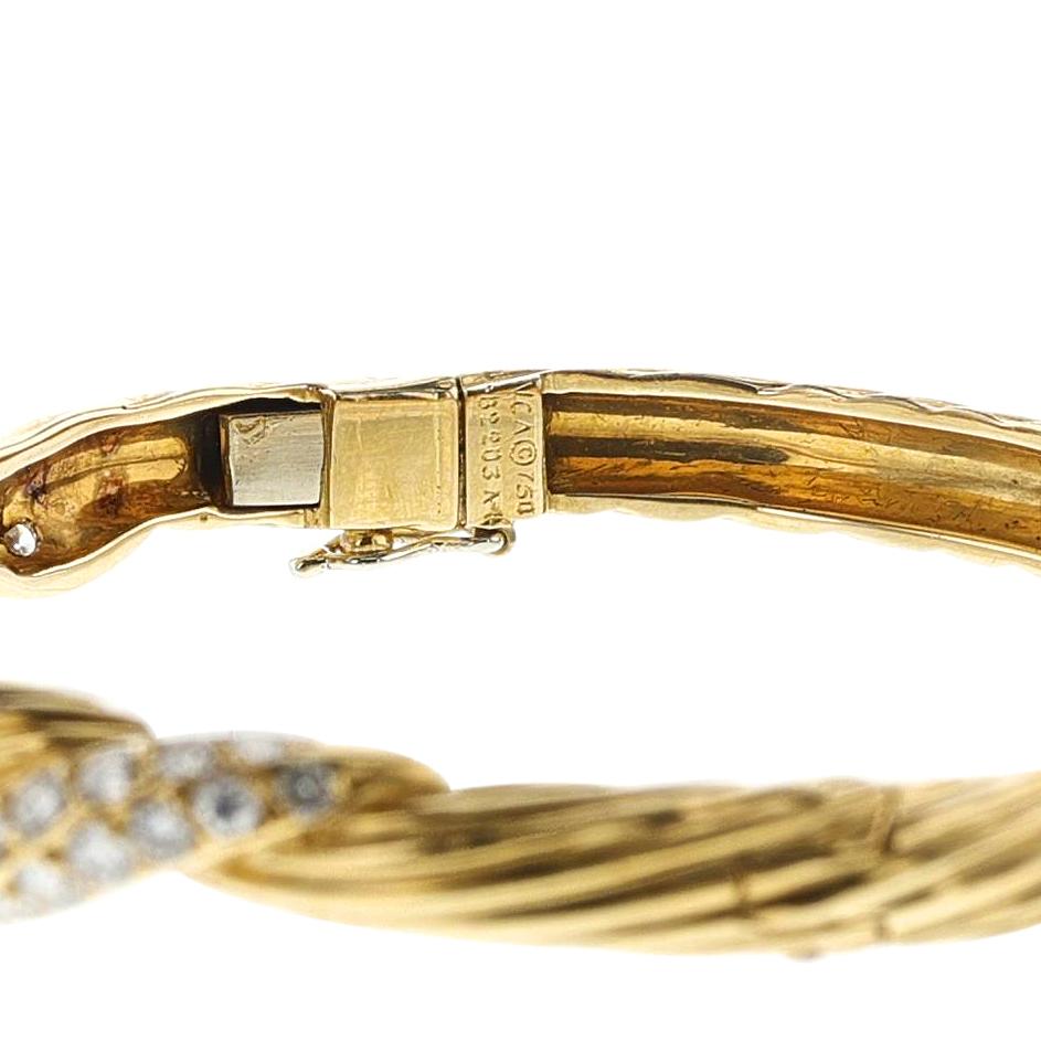 Van Cleef & Arpels Diamond and Gold Twisted Bangle, 18k For Sale 3