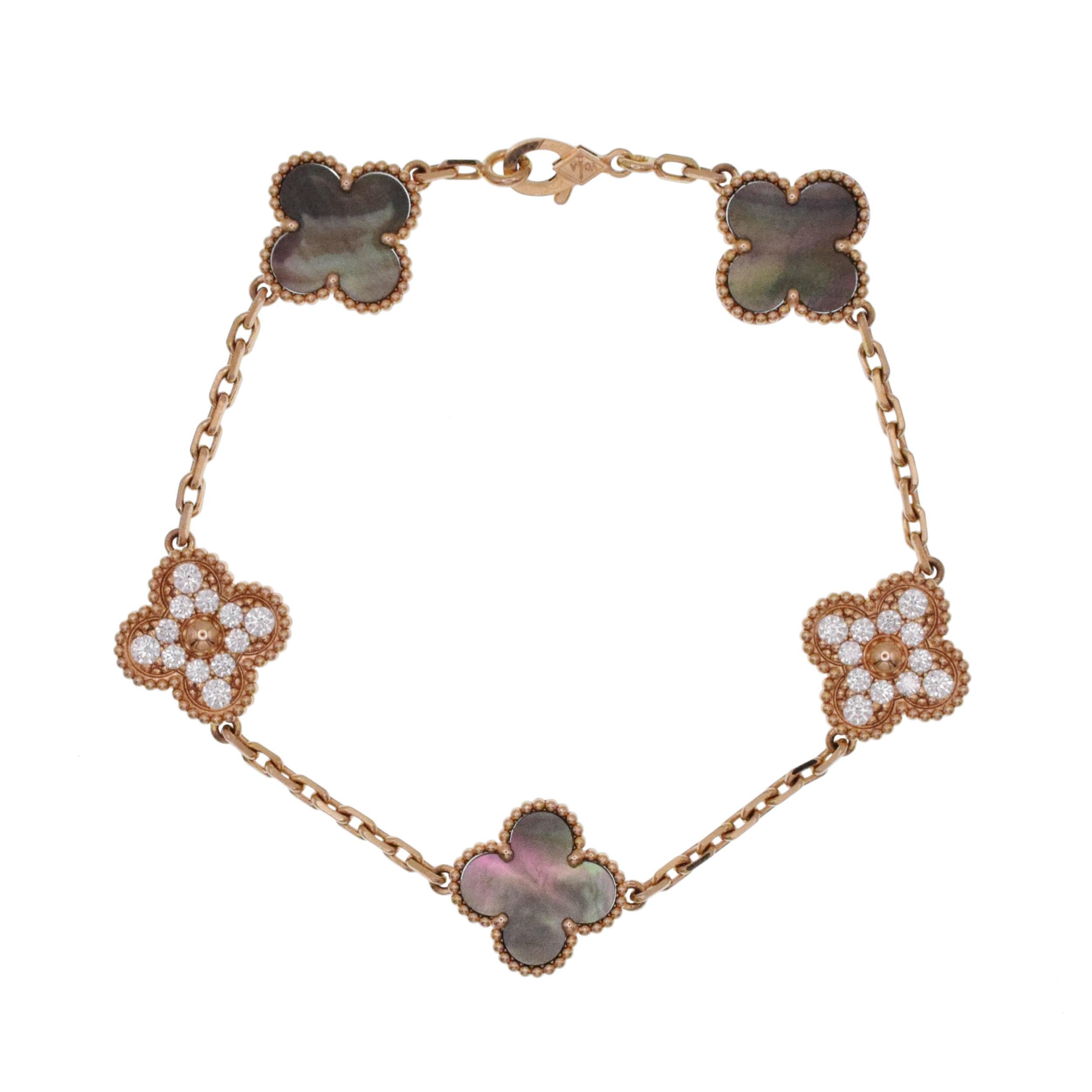 Van Cleef & Arpels diamond and black Mother Of Pearl Vintage Alhambra bracelet in 18k rose gold.
The bracelet features 5 alhambra motifs, 3 set with black MOP and 2 encrusted with diamonds. Equiipped with lobster clasp. Inscribed: VCA, Au750,