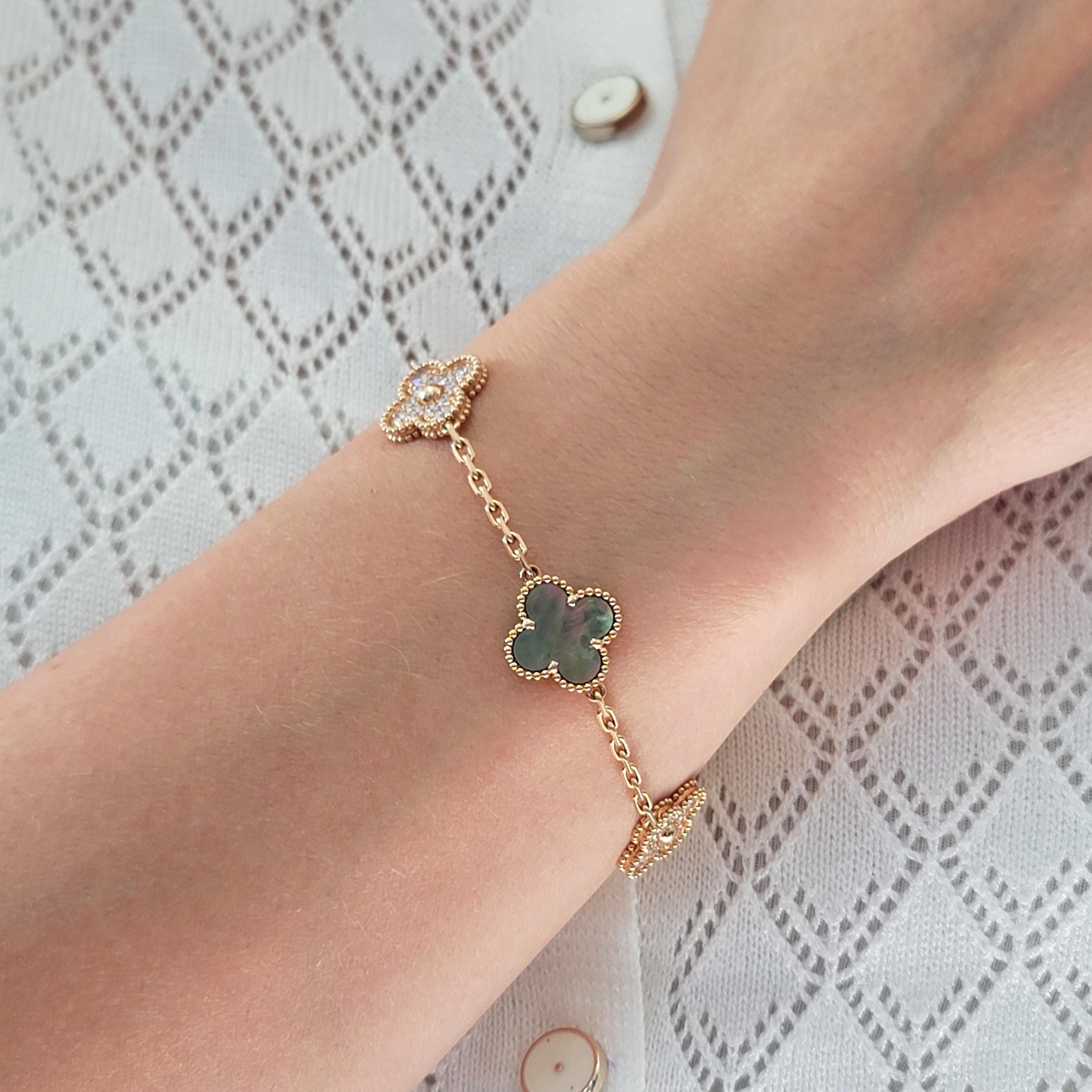 Round Cut Van Cleef & Arpels Diamond and  MOP Vintage Alhambra bracelet