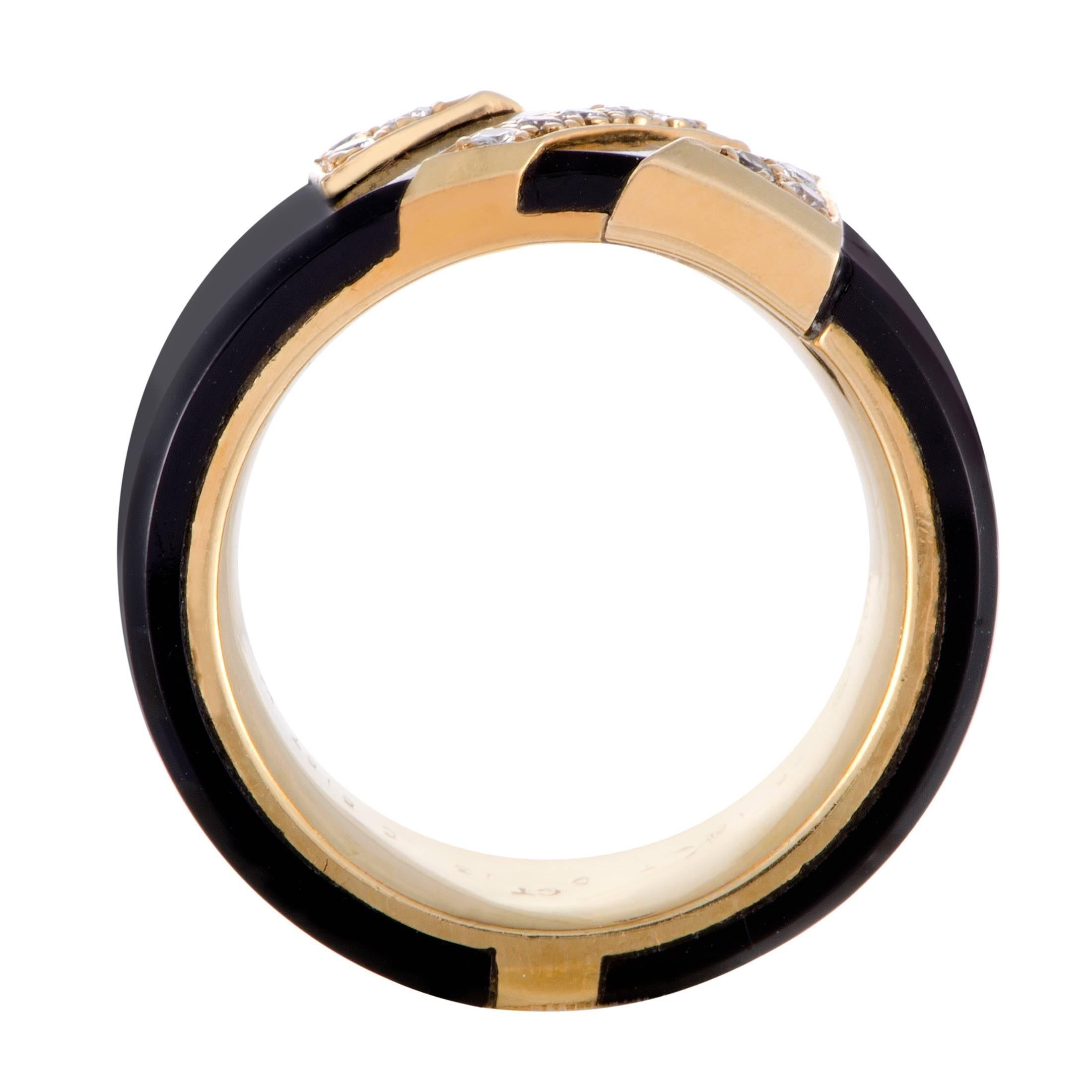 Exuding contemporary elegance with an intriguing twist, this remarkable band from Van Cleef & Arpels is made of radiant 18K yellow gold and captivating onyx while 0.13ct of glittering diamonds add a luxurious final touch.
Band Thickness: 8mm