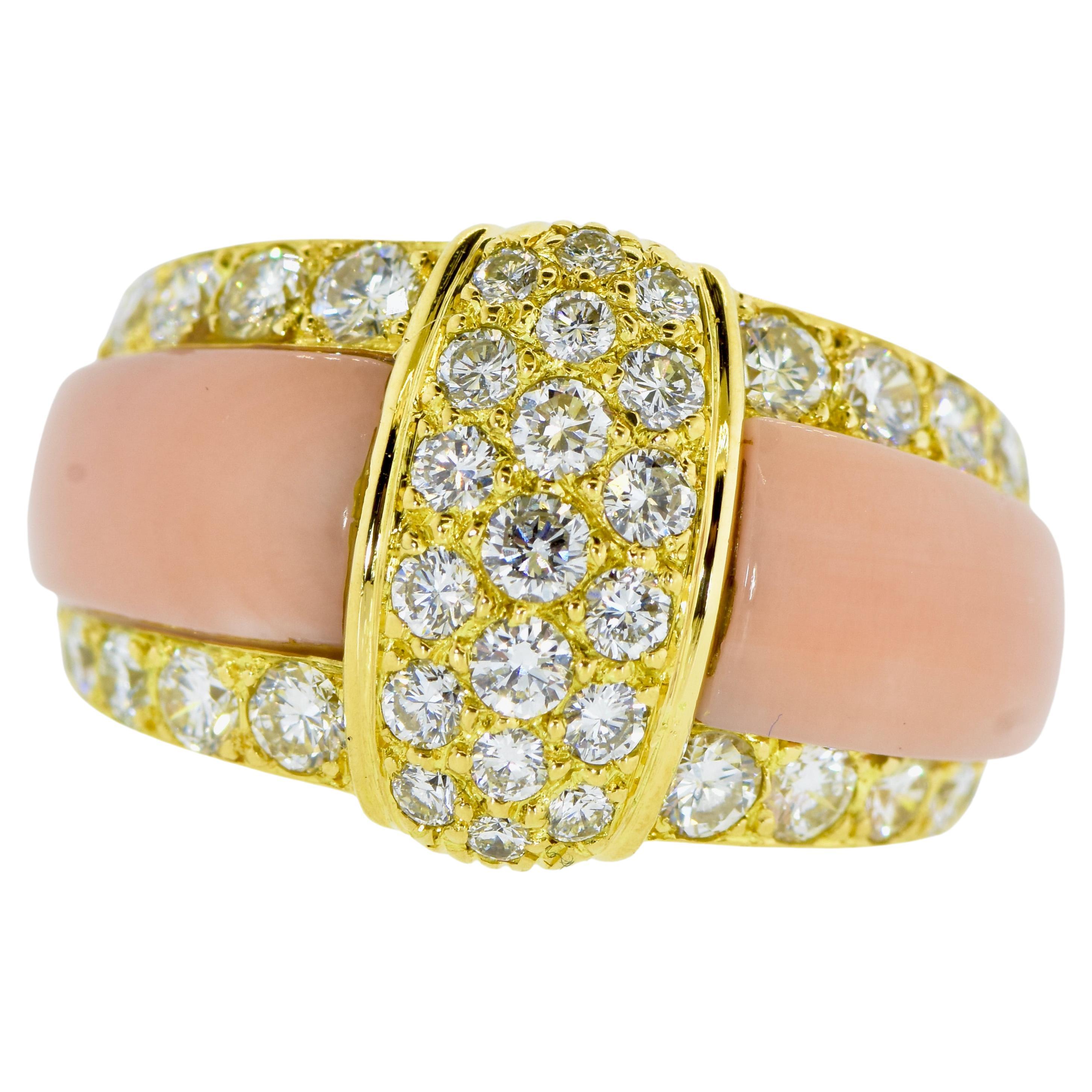 VAN CLEEF and ARPELS A Jade and Conch Ring For Sale at 1stDibs