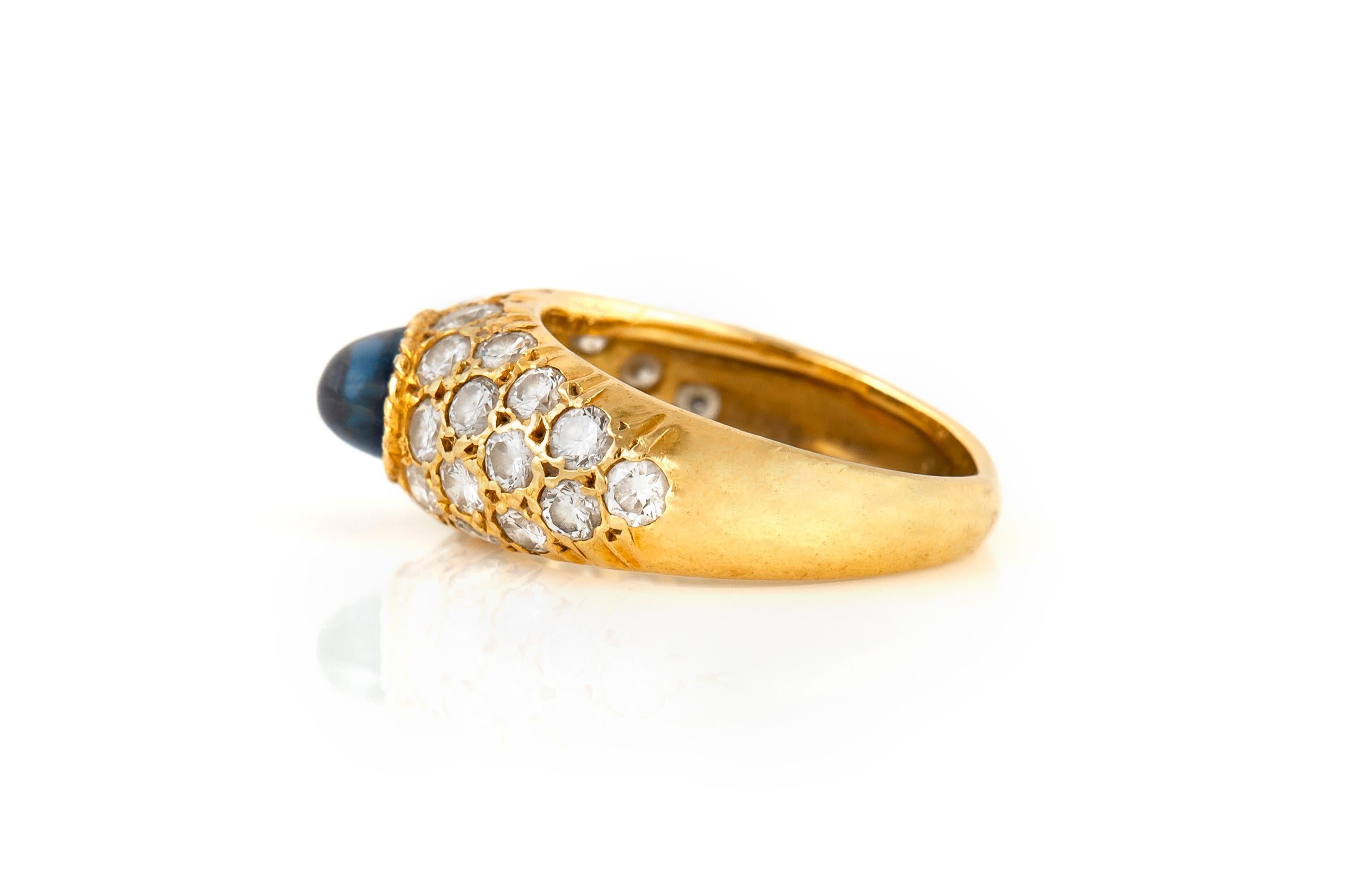 Van Cleef & Arpels Rosa Ring mit Cabochon-Saphir und Diamanten im Cabochon-Schliff im Zustand „Gut“ in New York, NY