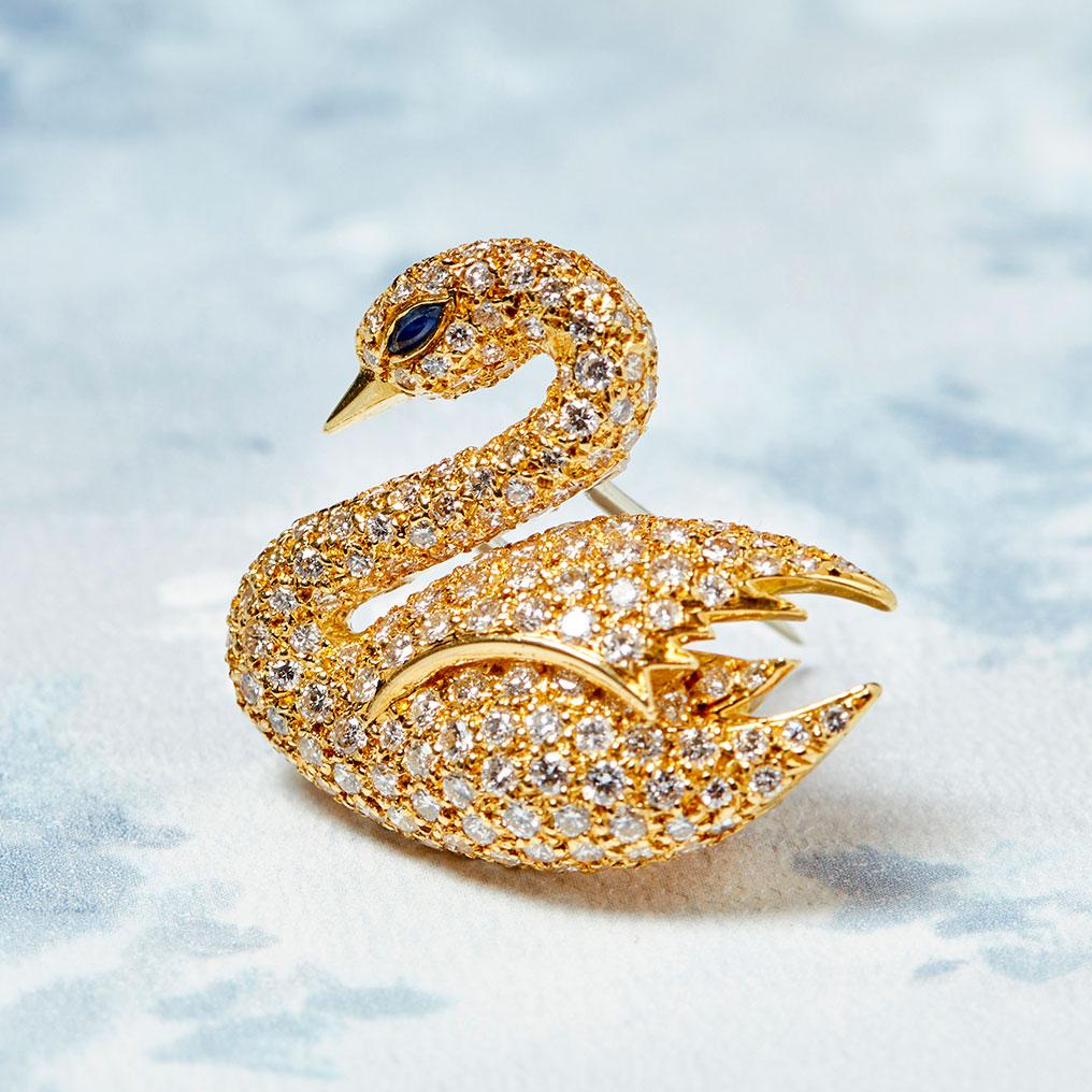 Mixed Cut Van Cleef & Arpels Diamond and Sapphire Swan Brooch For Sale
