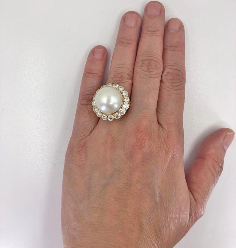 Van Cleef & Arpels South Sea Pearl Diamond Ring In Good Condition For Sale In New York, NY