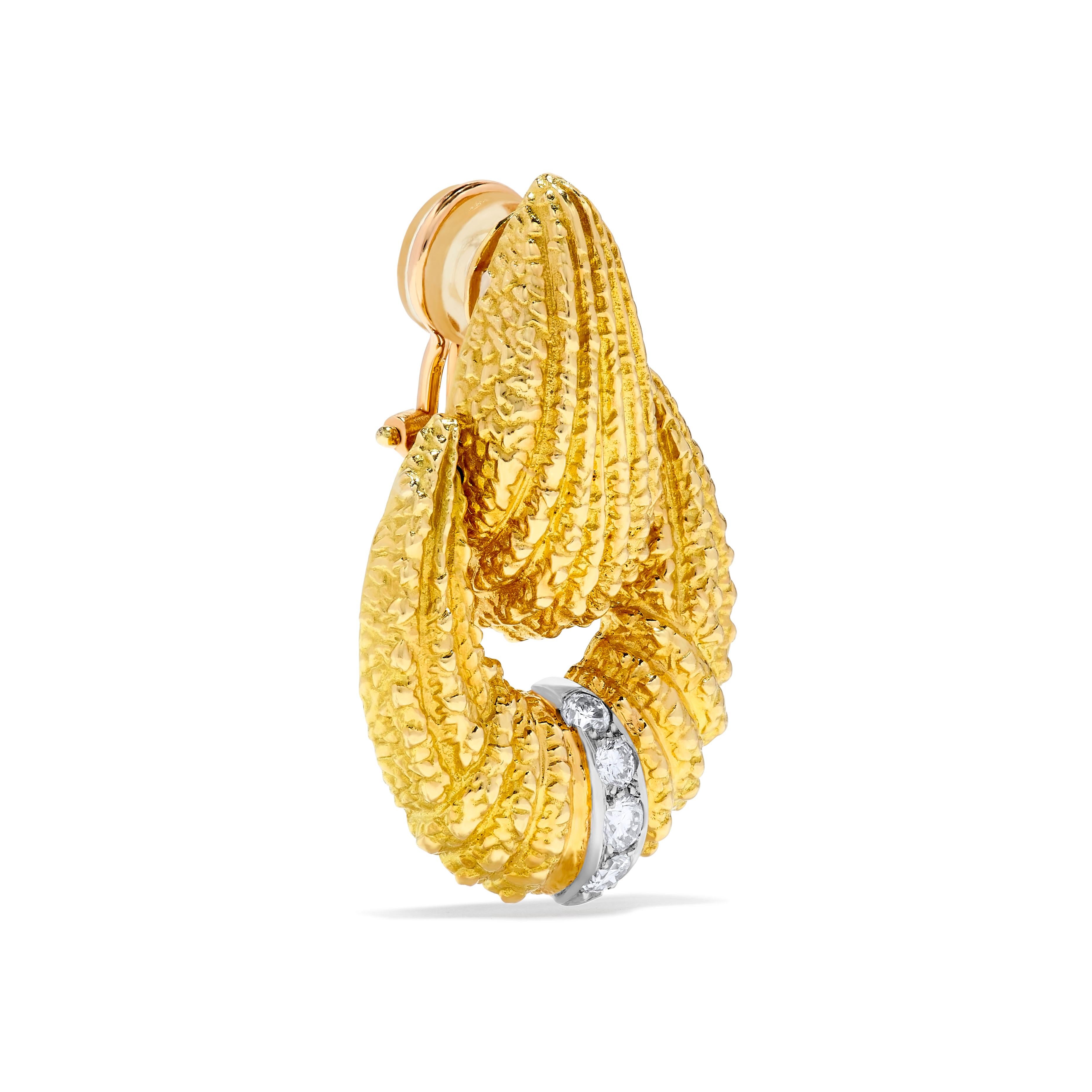 Van Cleef & Arpels Diamond and Yellow Gold Earrings, 1970s In Excellent Condition For Sale In New York, NY