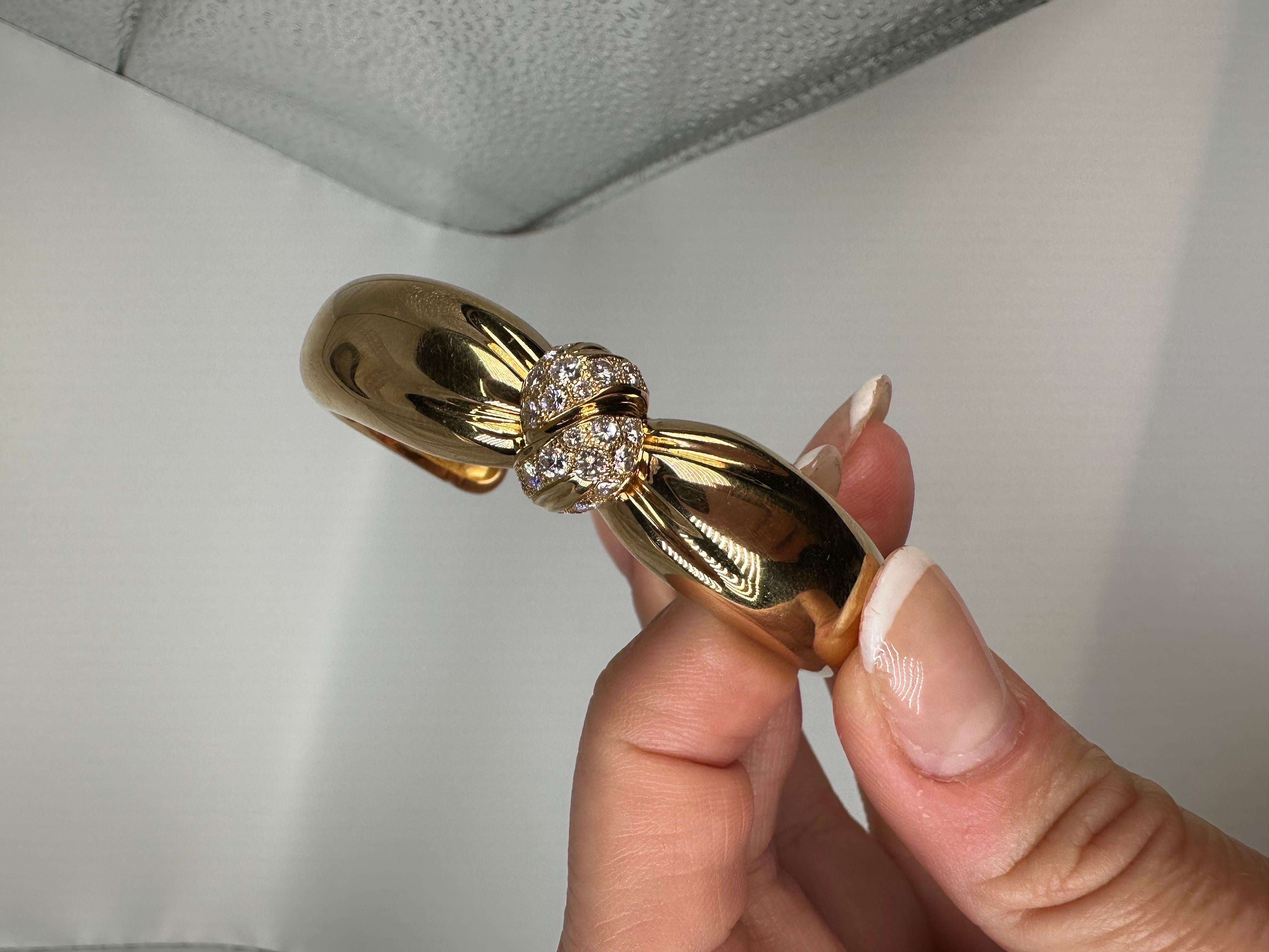 Van Cleef & Arpels Bracelet jonc en diamants 18 carats Unisexe en vente