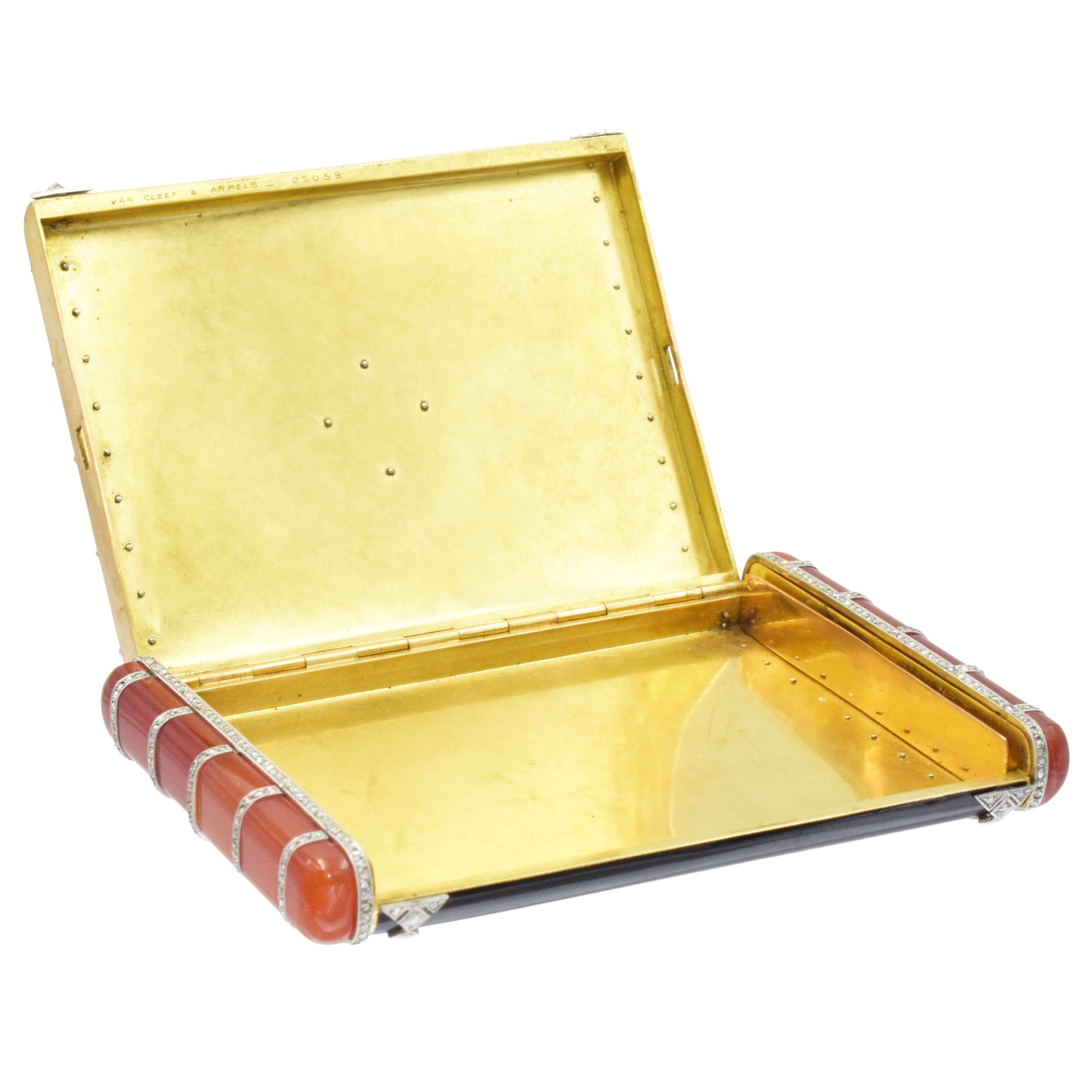 Van Cleef & Arpels Kompakter Edelstein mit Diamanten, schwarzer Emaille und orangefarbenem Edelstein im Angebot 2
