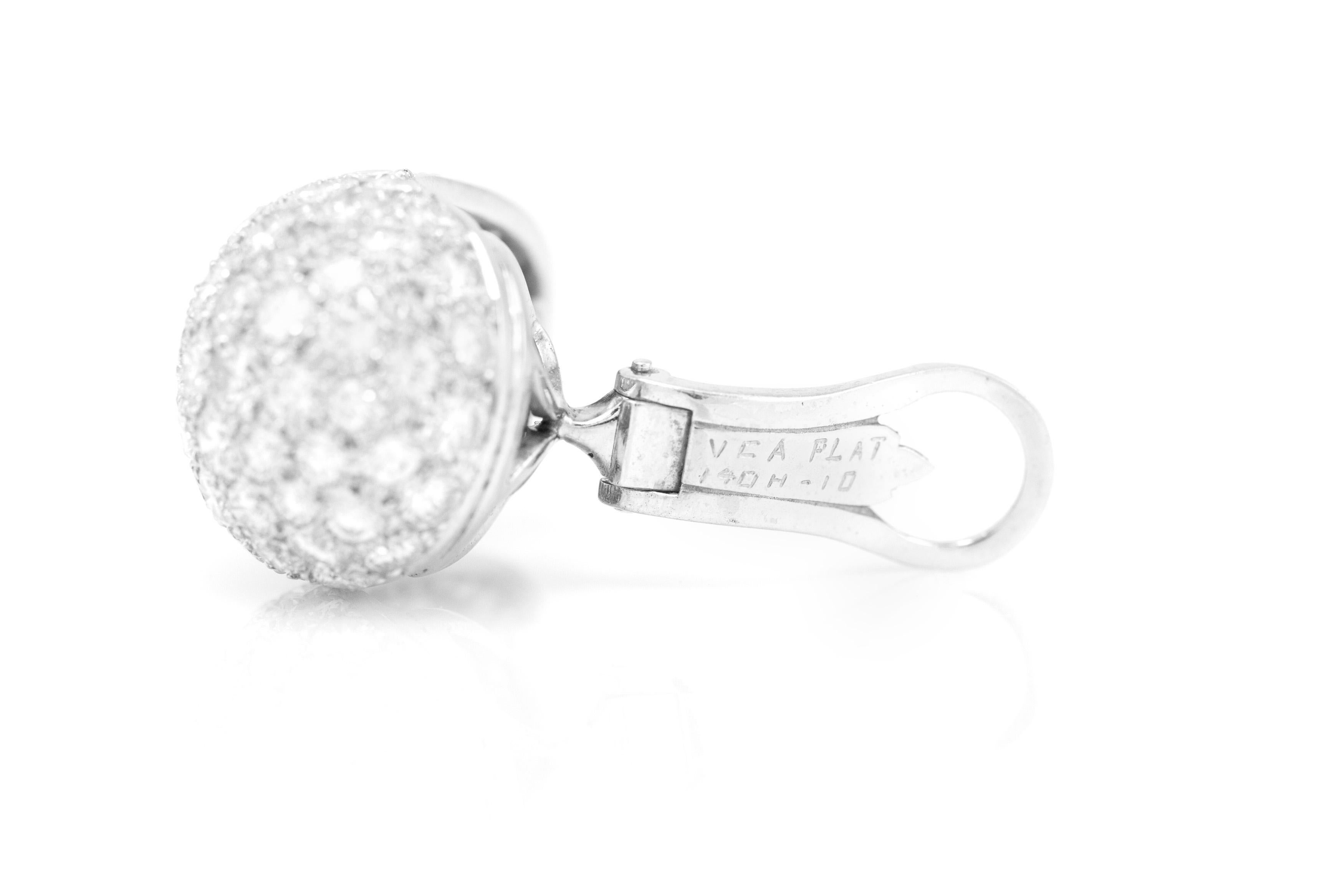 Van Cleef & Arpels Bombe-Ohrringe mit Diamanten im Zustand „Gut“ im Angebot in New York, NY