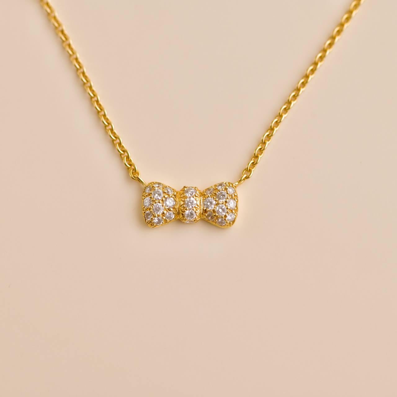Van Cleef & Arpels Diamond Bow 18K Yellow Gold Pendant Necklace In Excellent Condition For Sale In Banbury, GB