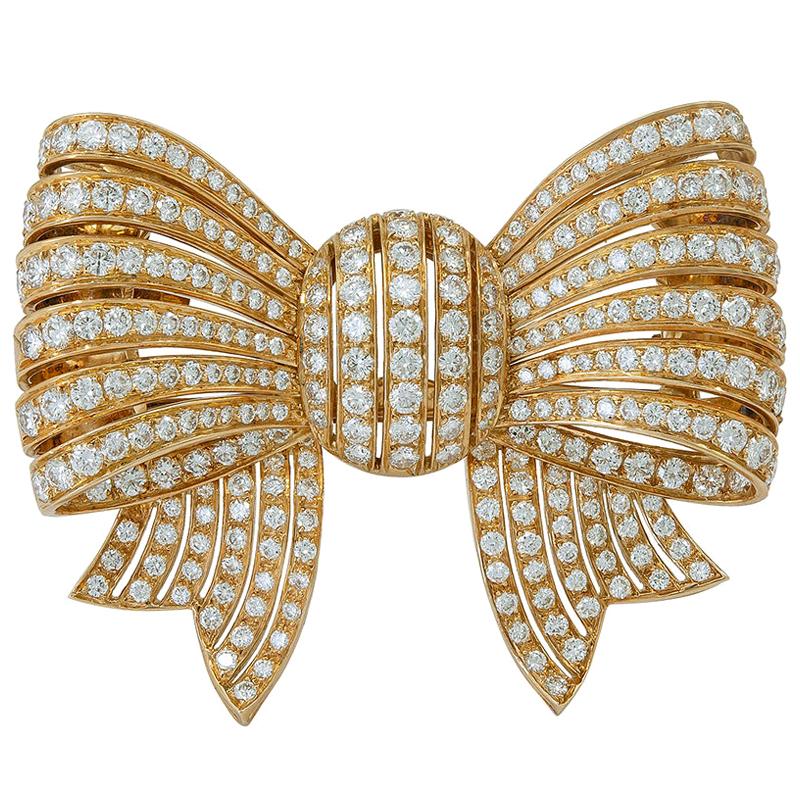 Van Cleef & Arpels Vintage 1980s  Diamond Gold Bow Brooch For Sale