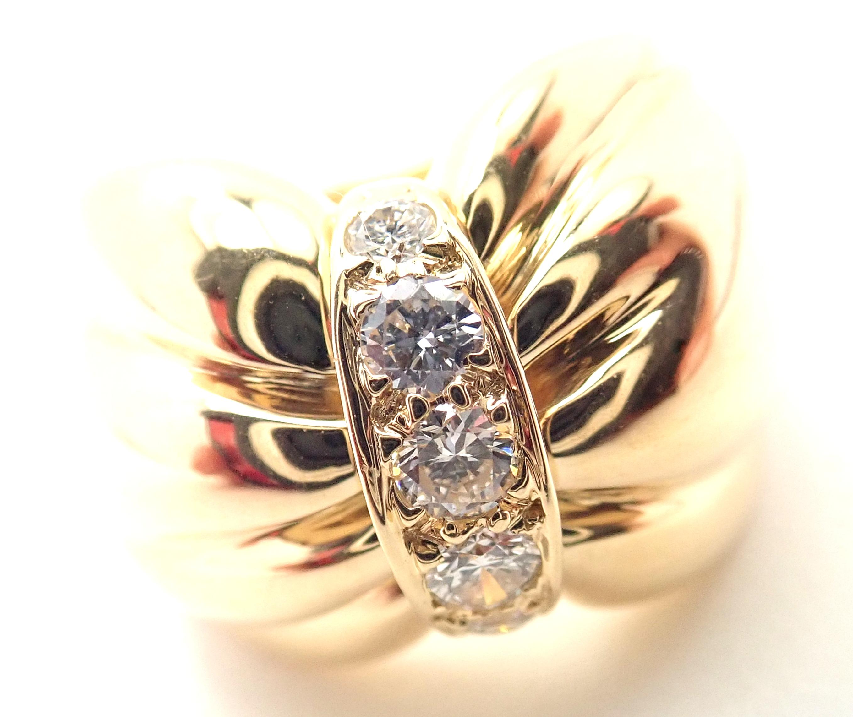 18k Yellow Gold Diamond Bow Ring by Van Cleef & Arpels.
With 5 round brilliant cut diamonds approximately .25ct total weight
VS1 clarity, G color
Details:
Ring Size: 5.5
Width: 15mm
Weight: 10.9 grams
Stamped Hallmarks: VCA 750 854XXXX(serial number
