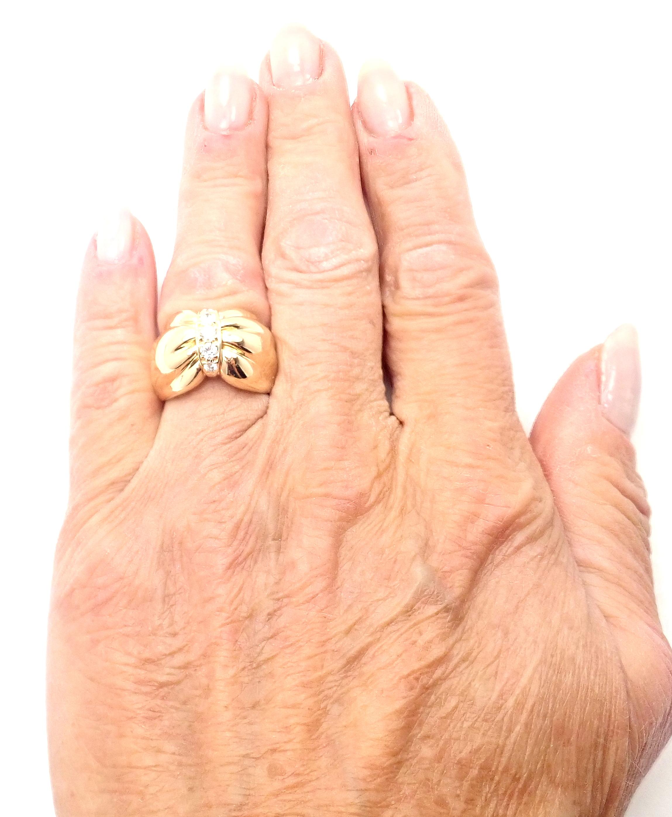 Van Cleef & Arpels Diamond Bow Design Yellow Gold Band Ring In Excellent Condition For Sale In Holland, PA