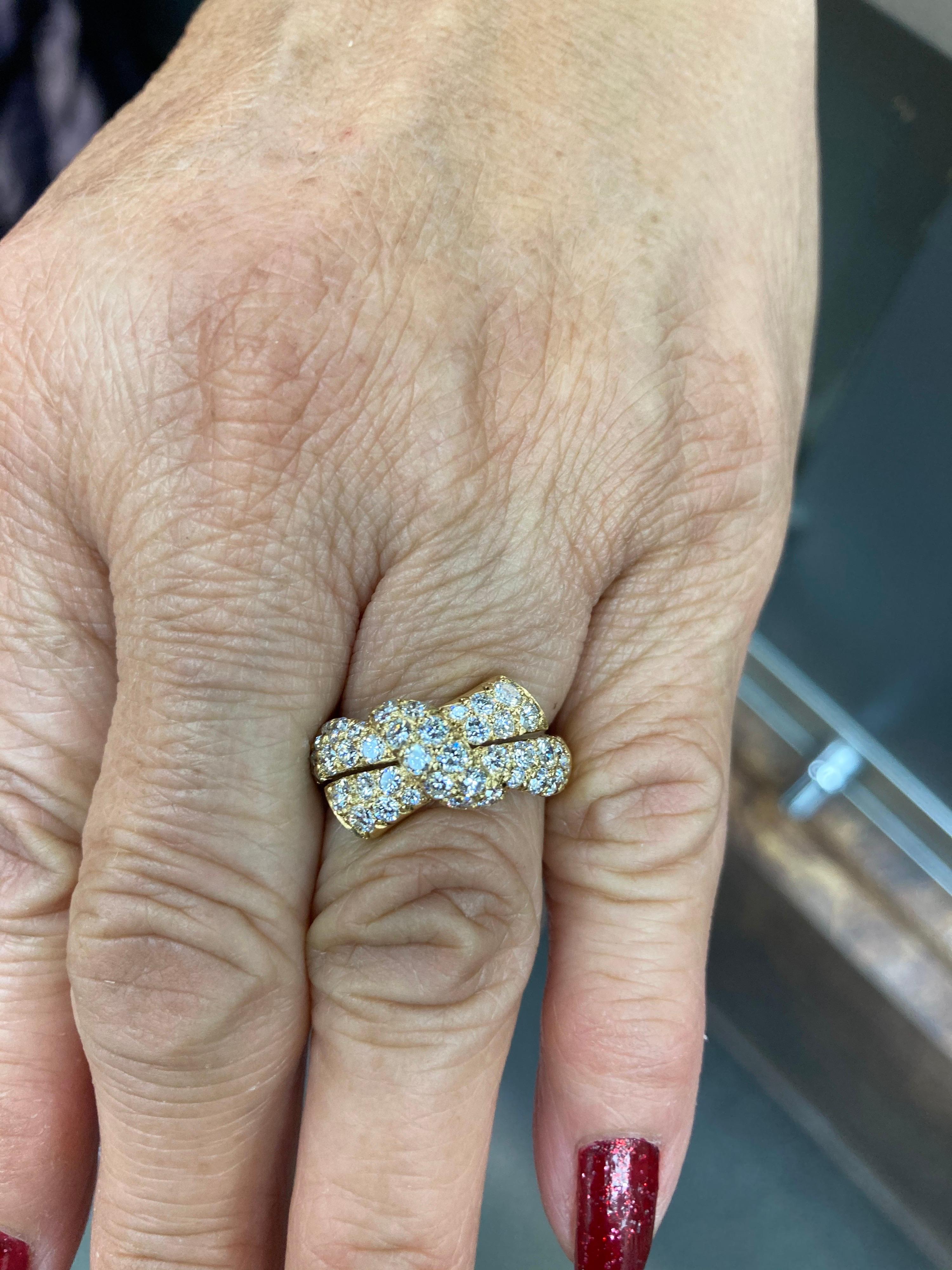 Van Cleef & Arpels Diamond Bow Yellow Gold Ring In Good Condition In Los Angeles, CA