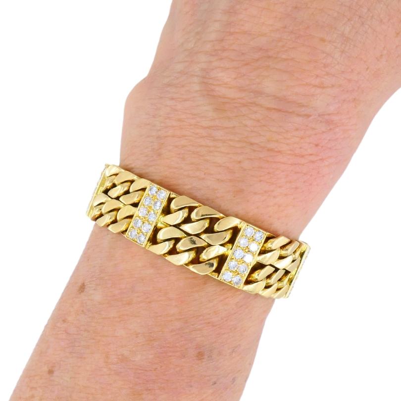 A Van Cleef & Arpels diamond bracelet with a curb link design, crafted of 18k gold.
This VCA bracelet is a refined take on the classic curb link style. The double-row chain features interlocking links that creates a smooth, flowing look. Eight
